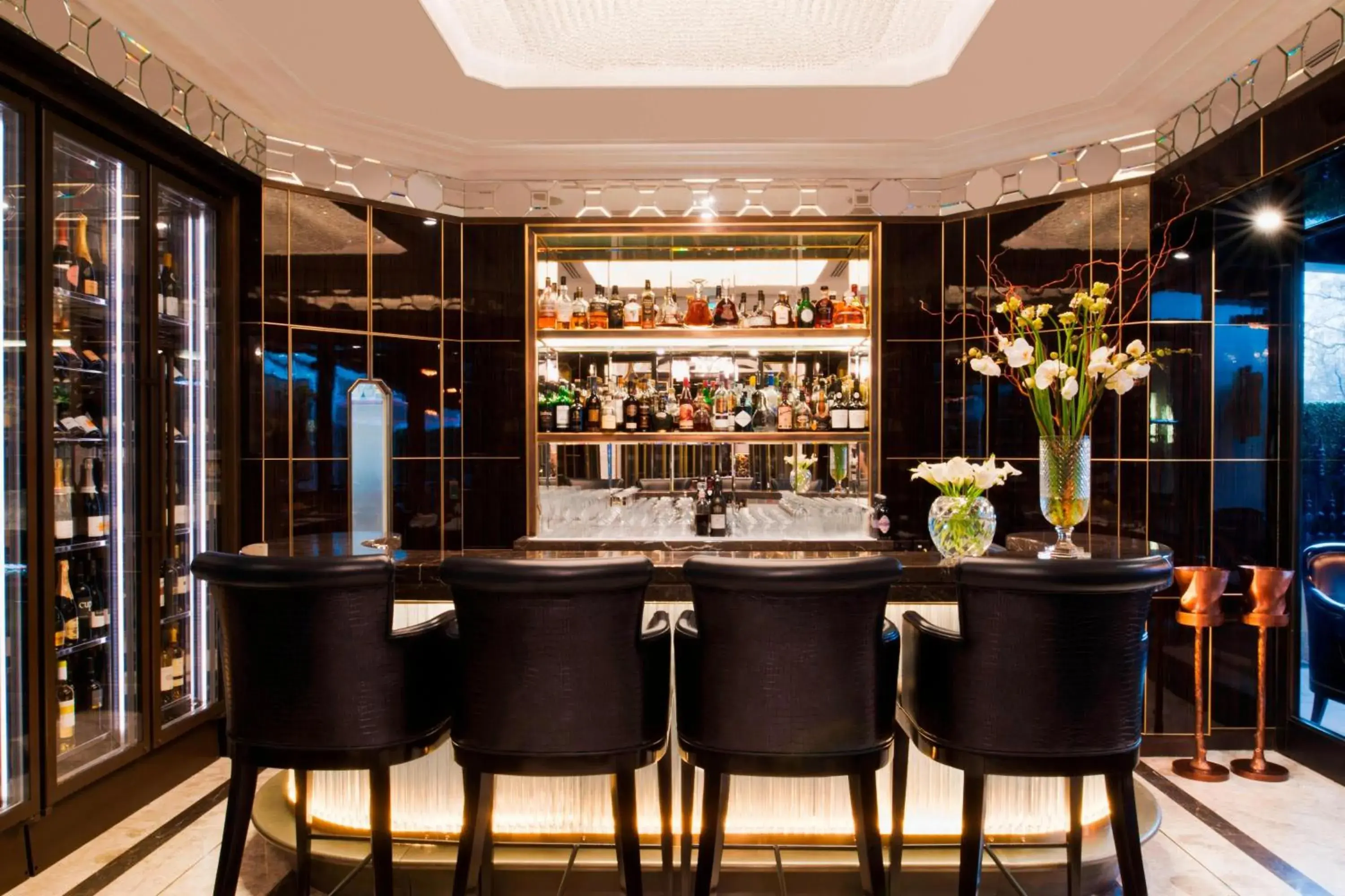Restaurant/places to eat, Lounge/Bar in The Wellesley Knightsbridge, a Luxury Collection Hotel, London