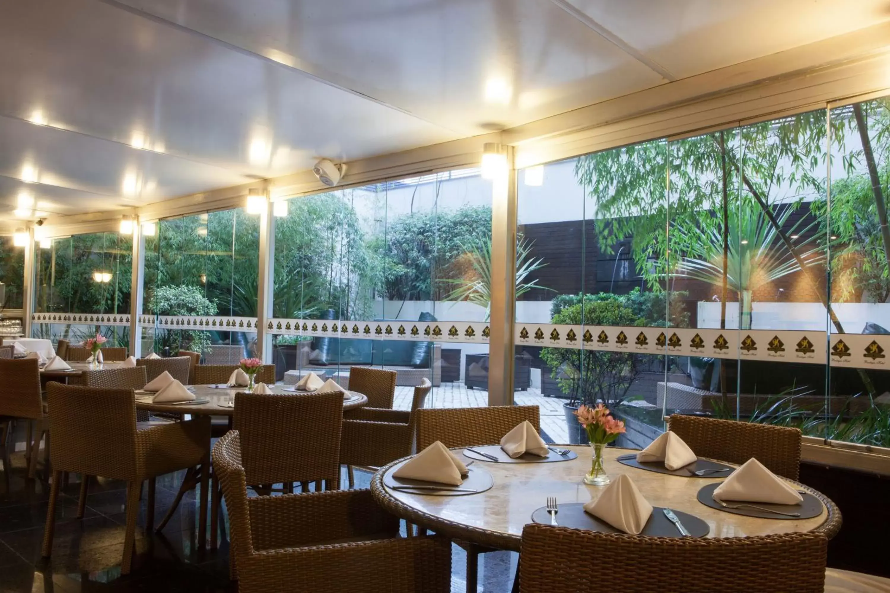 Restaurant/Places to Eat in Royal Jardins Boutique Hotel