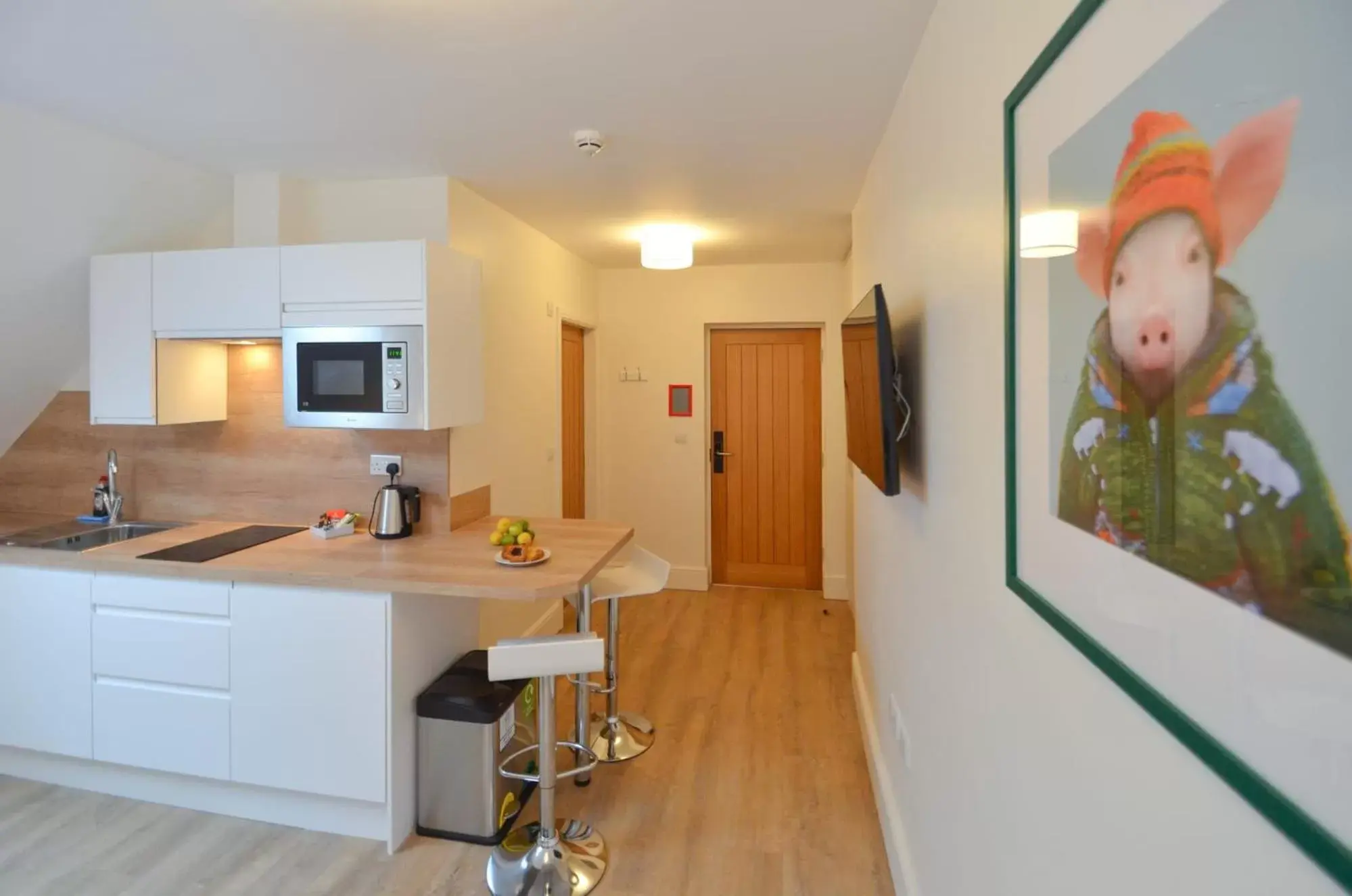 Kitchen or kitchenette, Kitchen/Kitchenette in The Birchover Residences Trent Bridge