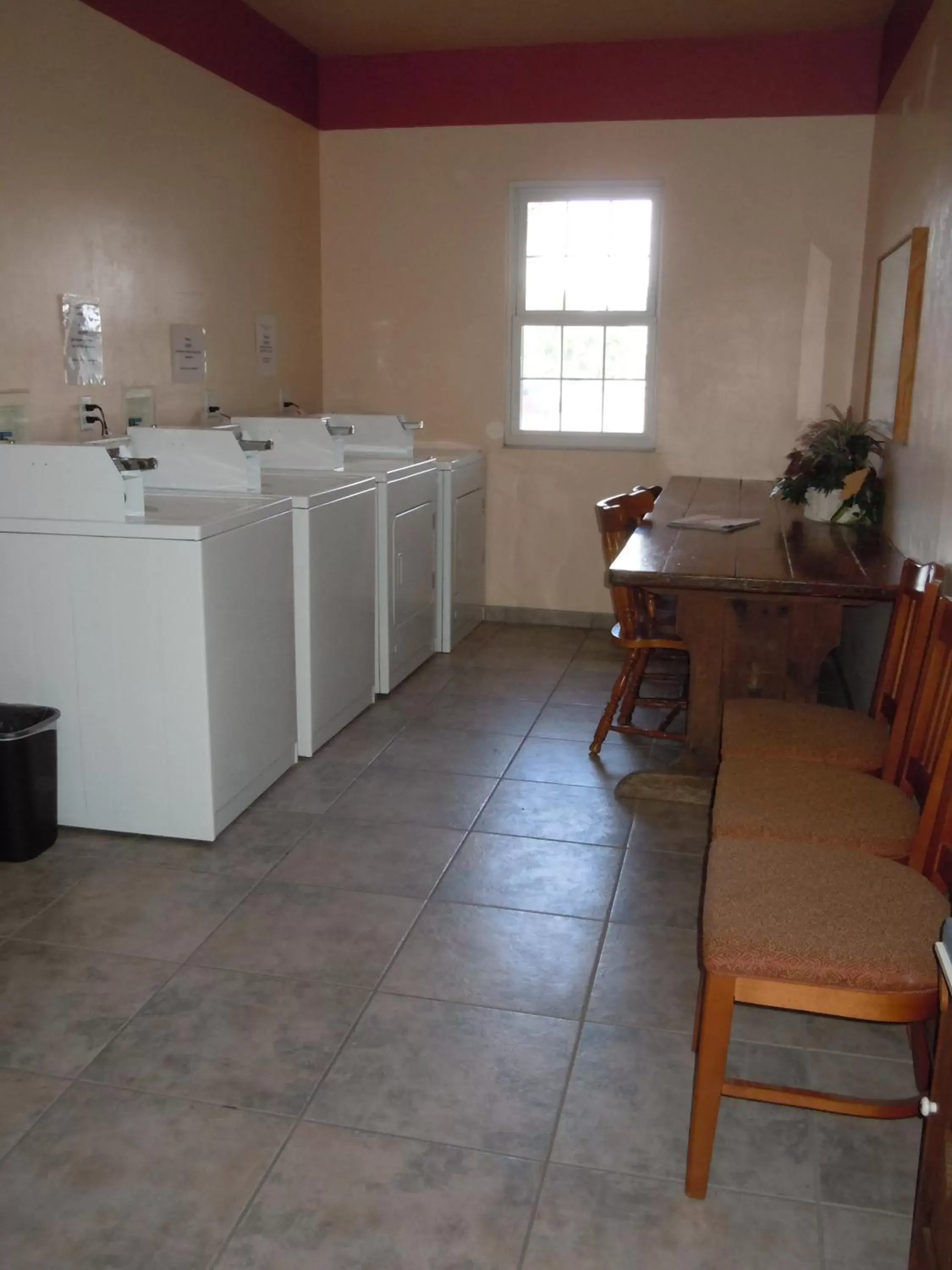 Area and facilities, Kitchen/Kitchenette in Ivey House Everglades Adventures Hotel