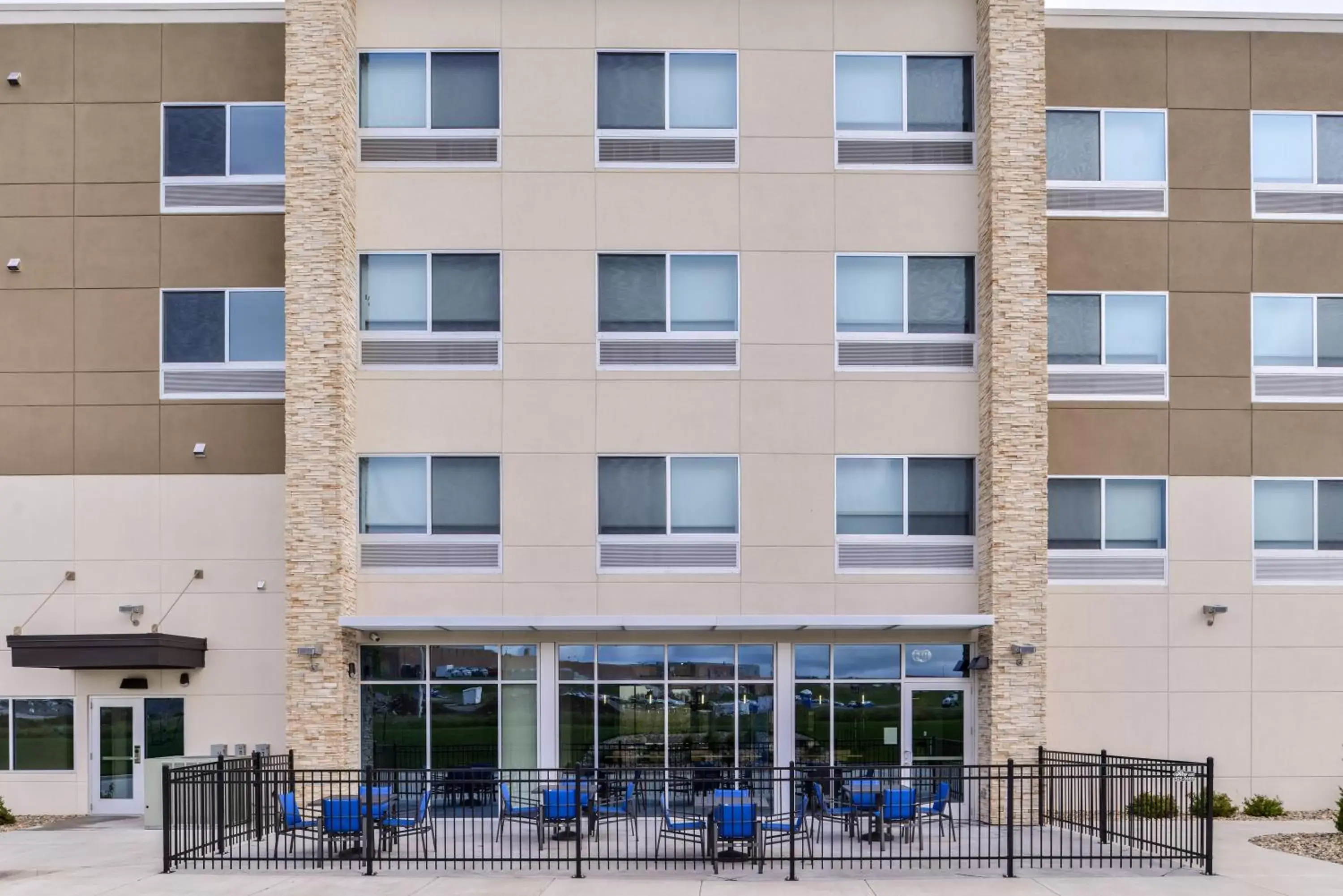 Property Building in Holiday Inn Express & Suites - Kansas City - Lee's Summit, an IHG Hotel