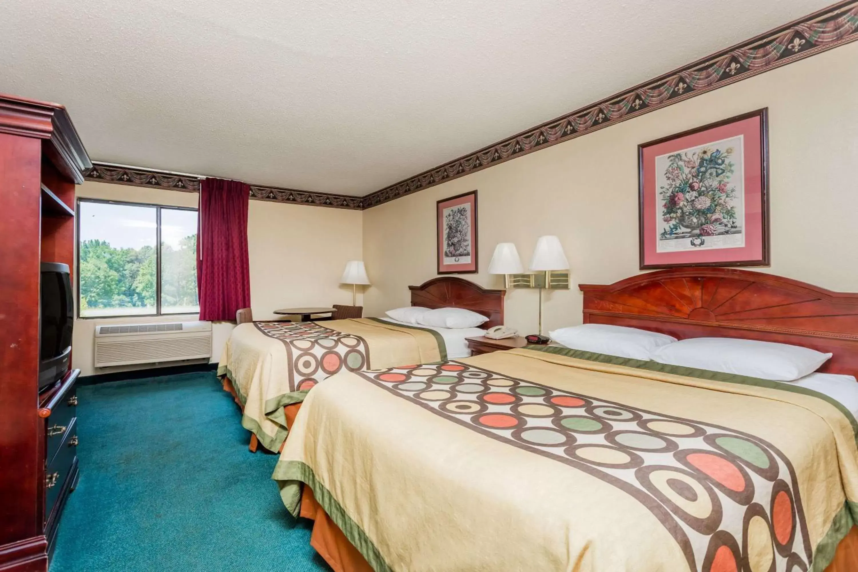 Photo of the whole room, Bed in Super 8 by Wyndham Piedmont Greenville Area