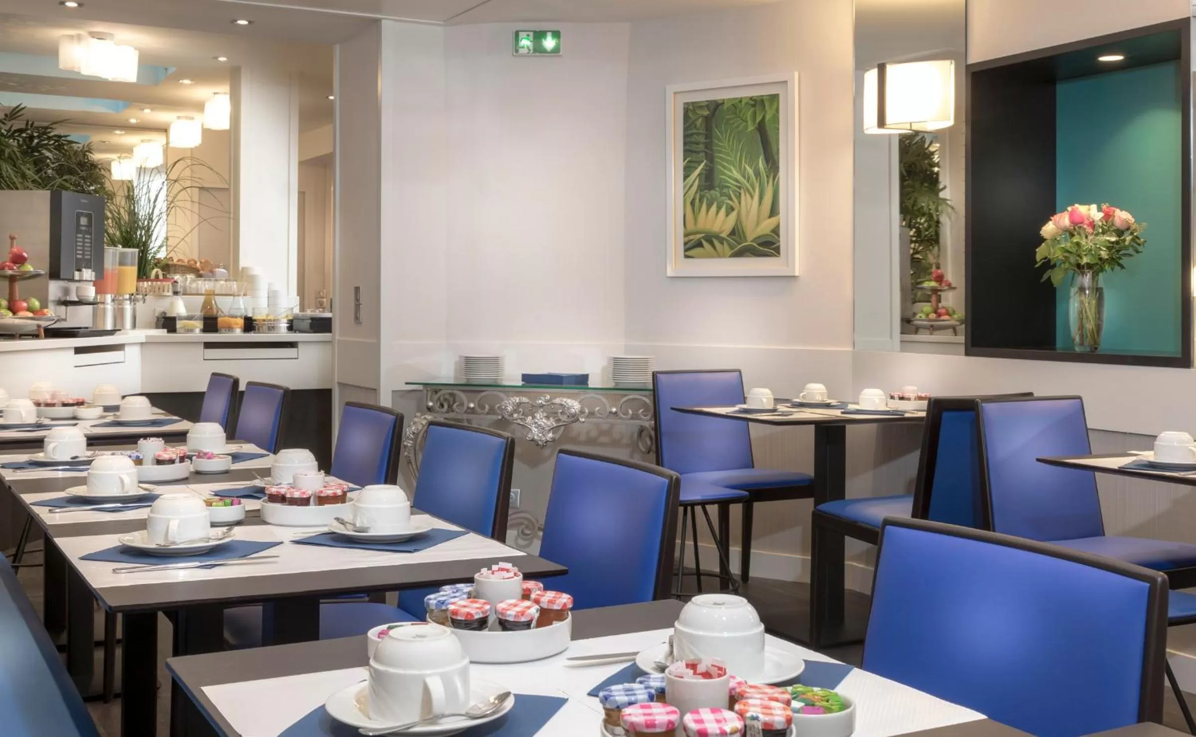 Restaurant/places to eat in Elysées Ceramic