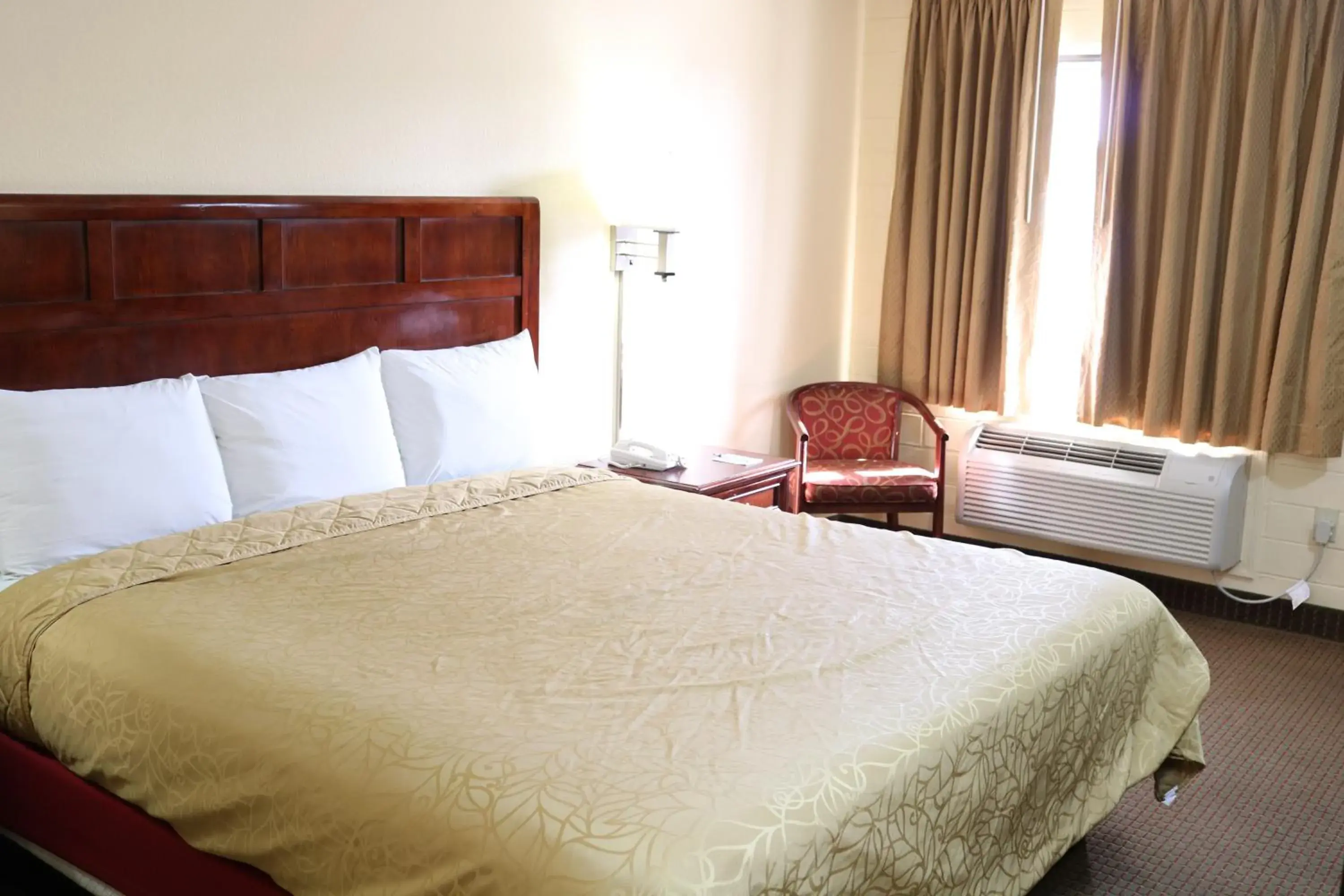 Bed in Budget Inn Flagstaff Bed in Budget Inn Flagstaff