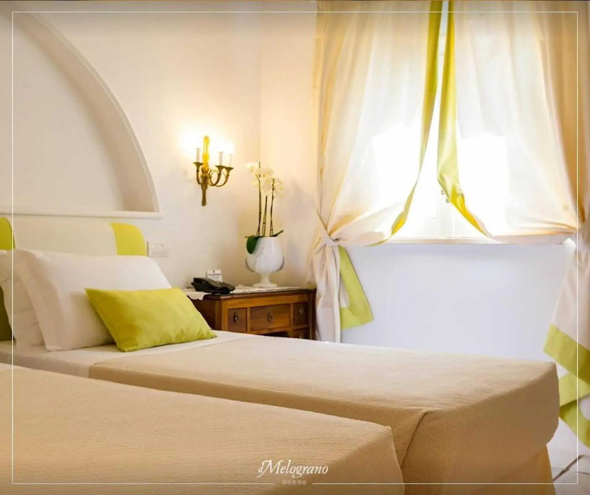 Bed in Hotel Il Melograno