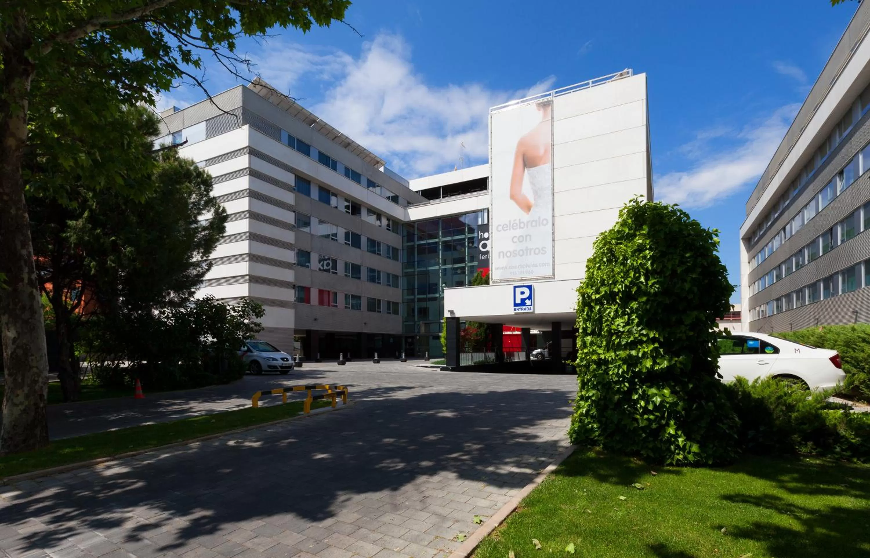 Property building in Axor Feria