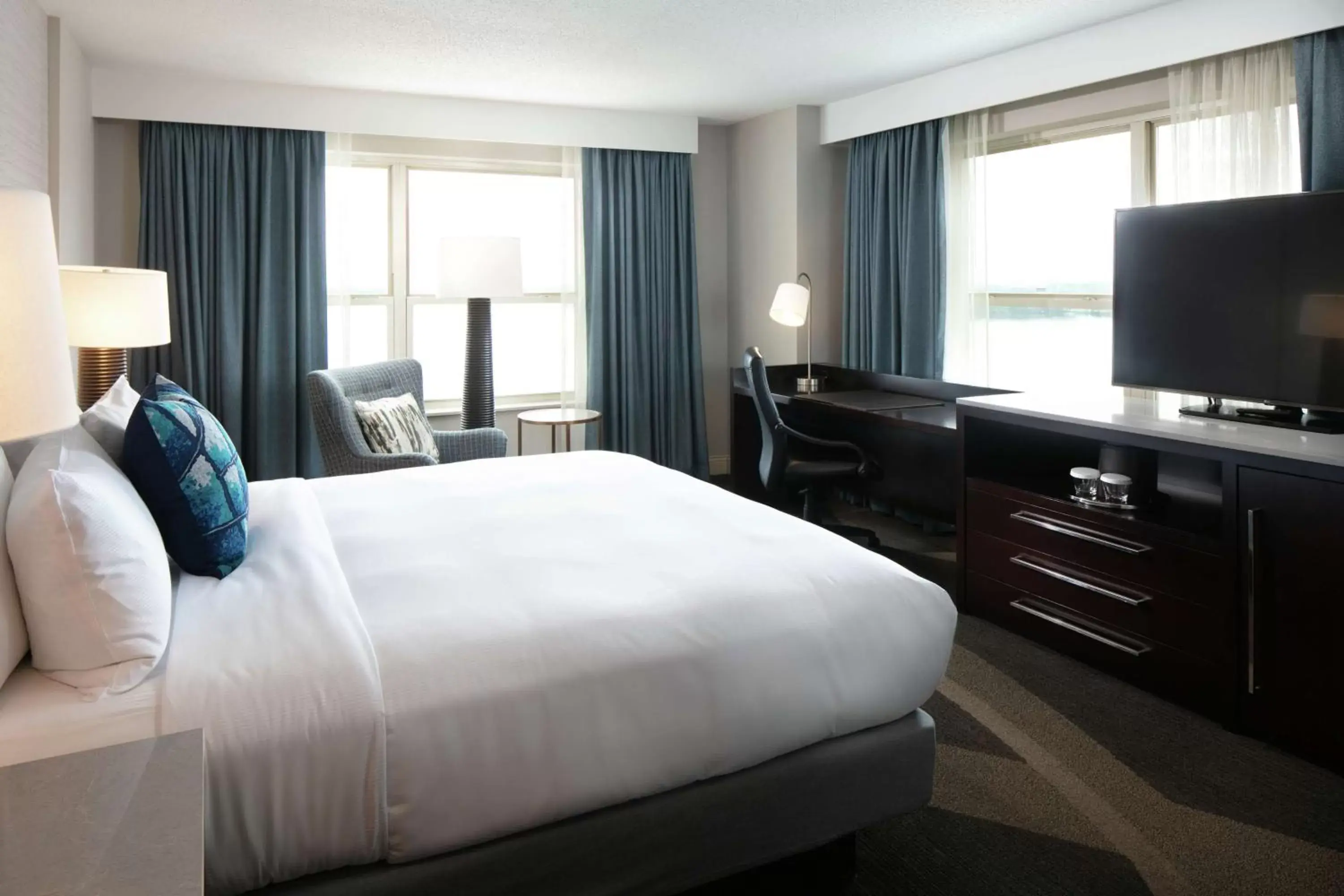 Bedroom, Bed in Hilton Madison Monona Terrace