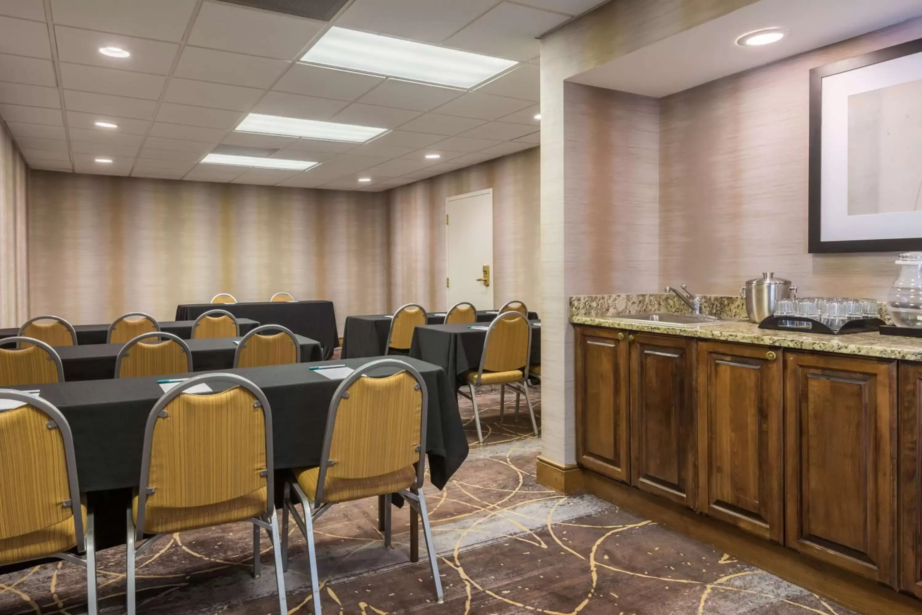 Meeting/conference room in Homewood Suites by Hilton Baton Rouge