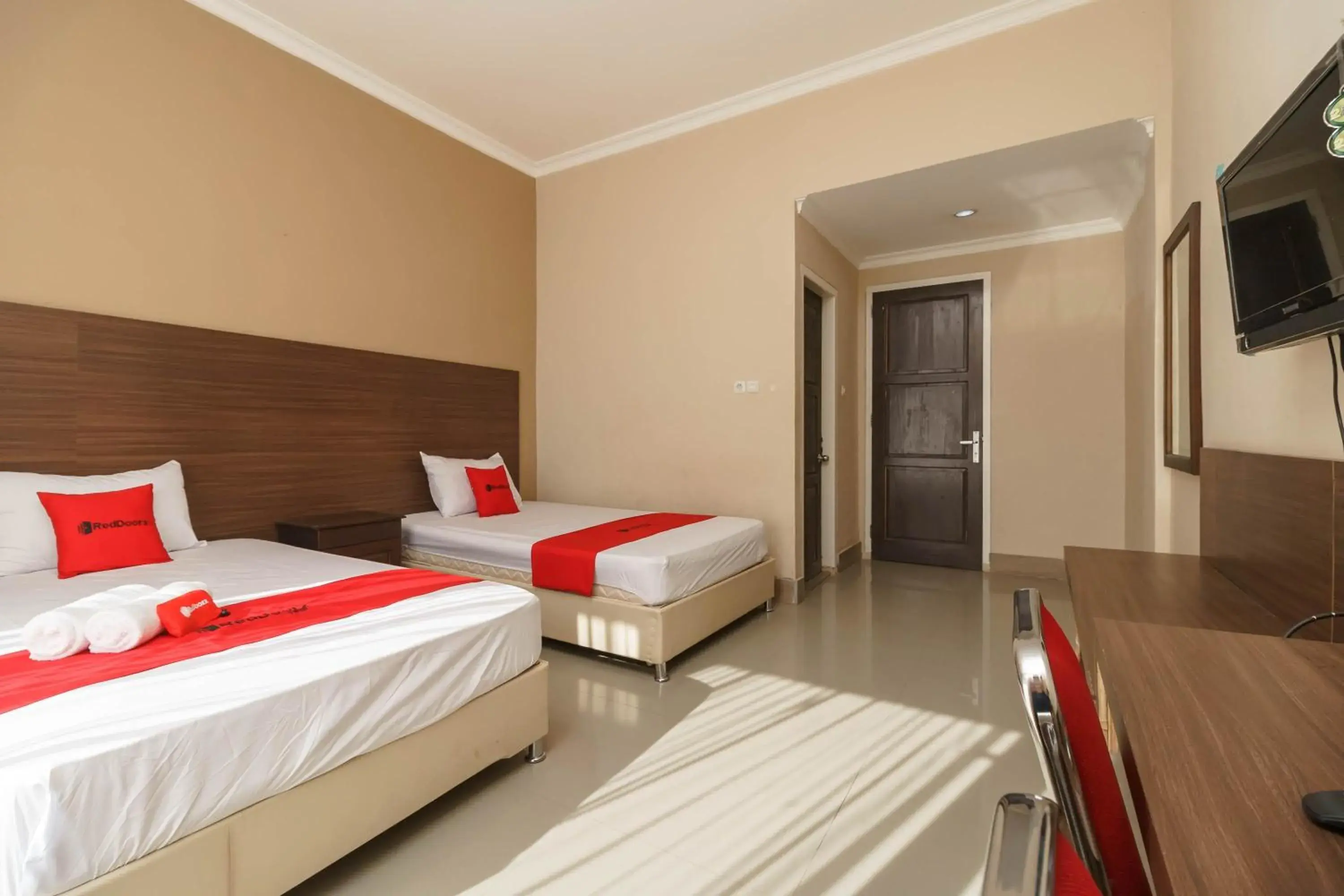 Bedroom in RedDoorz Syariah At Hotel Putri Gading Bengkulu