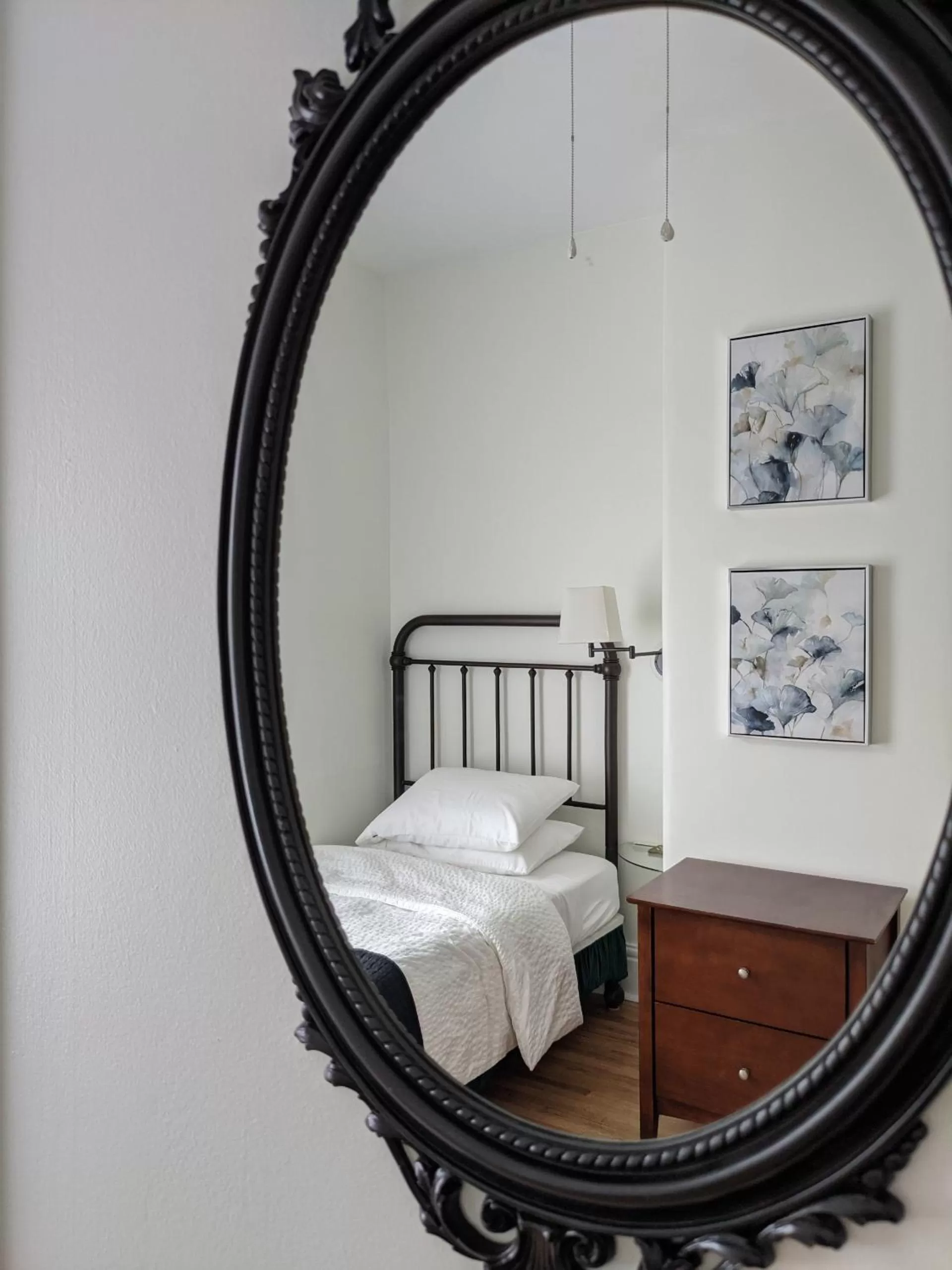 Twin Room with Shower in Colborne Bed and Breakfast