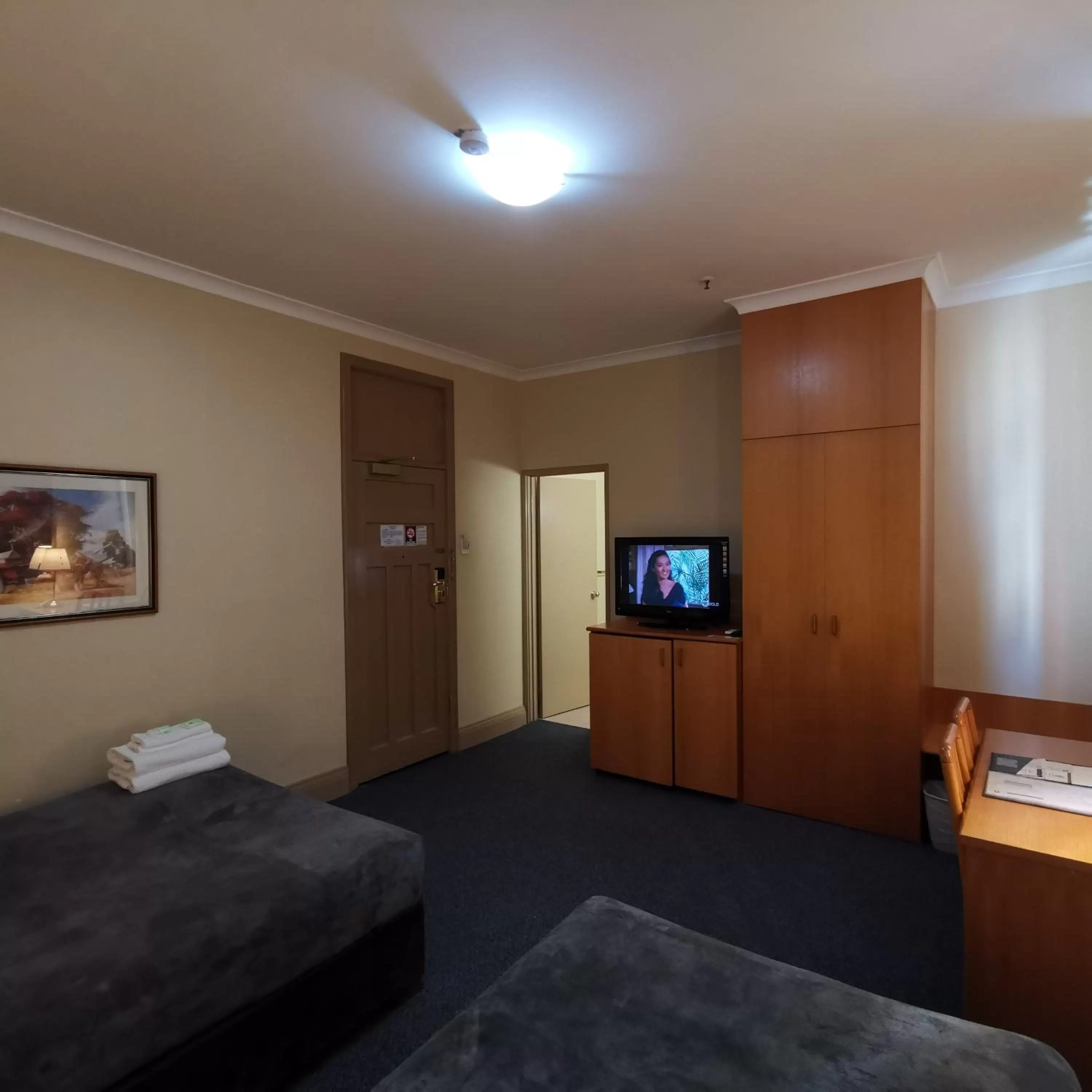 TV and multimedia, Bed in Criterion Hotel Perth