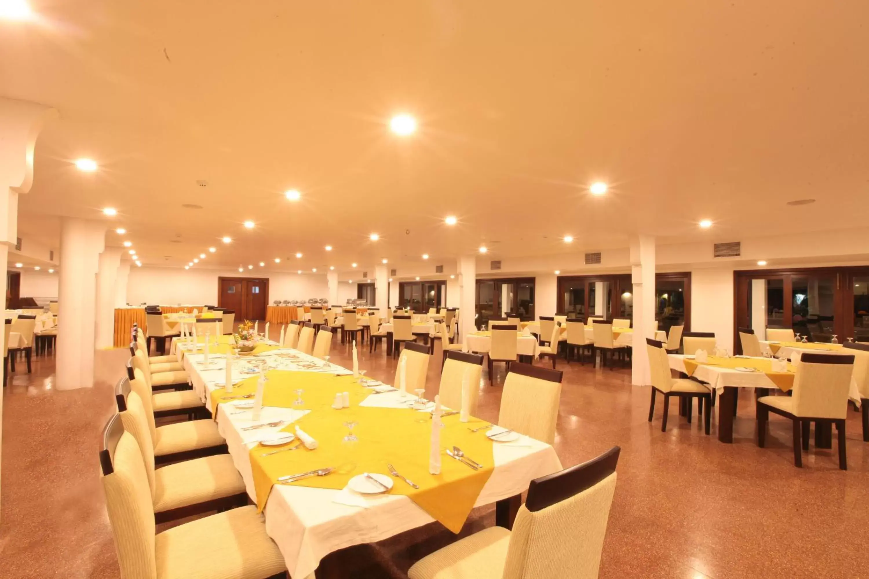 Restaurant/Places to Eat in Rajarata Hotel Anuradhapura