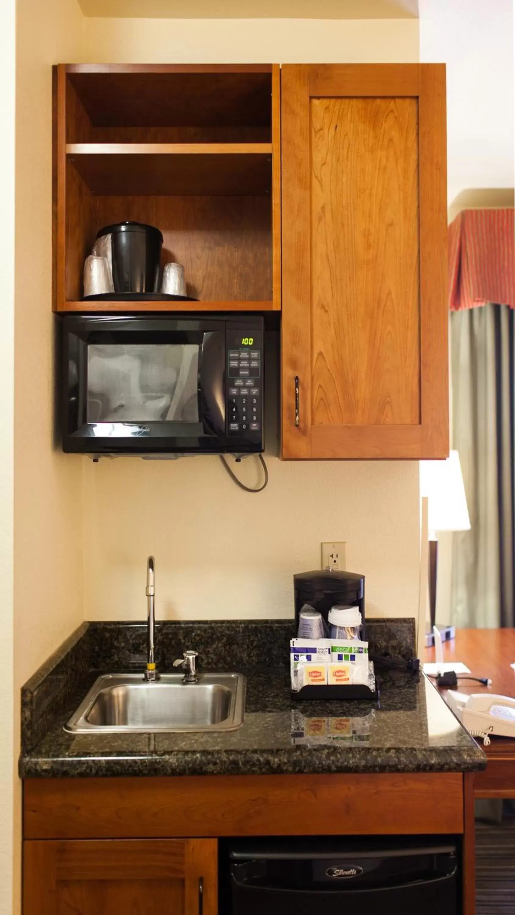 Kitchen or kitchenette, Kitchen/Kitchenette in Holiday Inn Express Turlock, an IHG Hotel