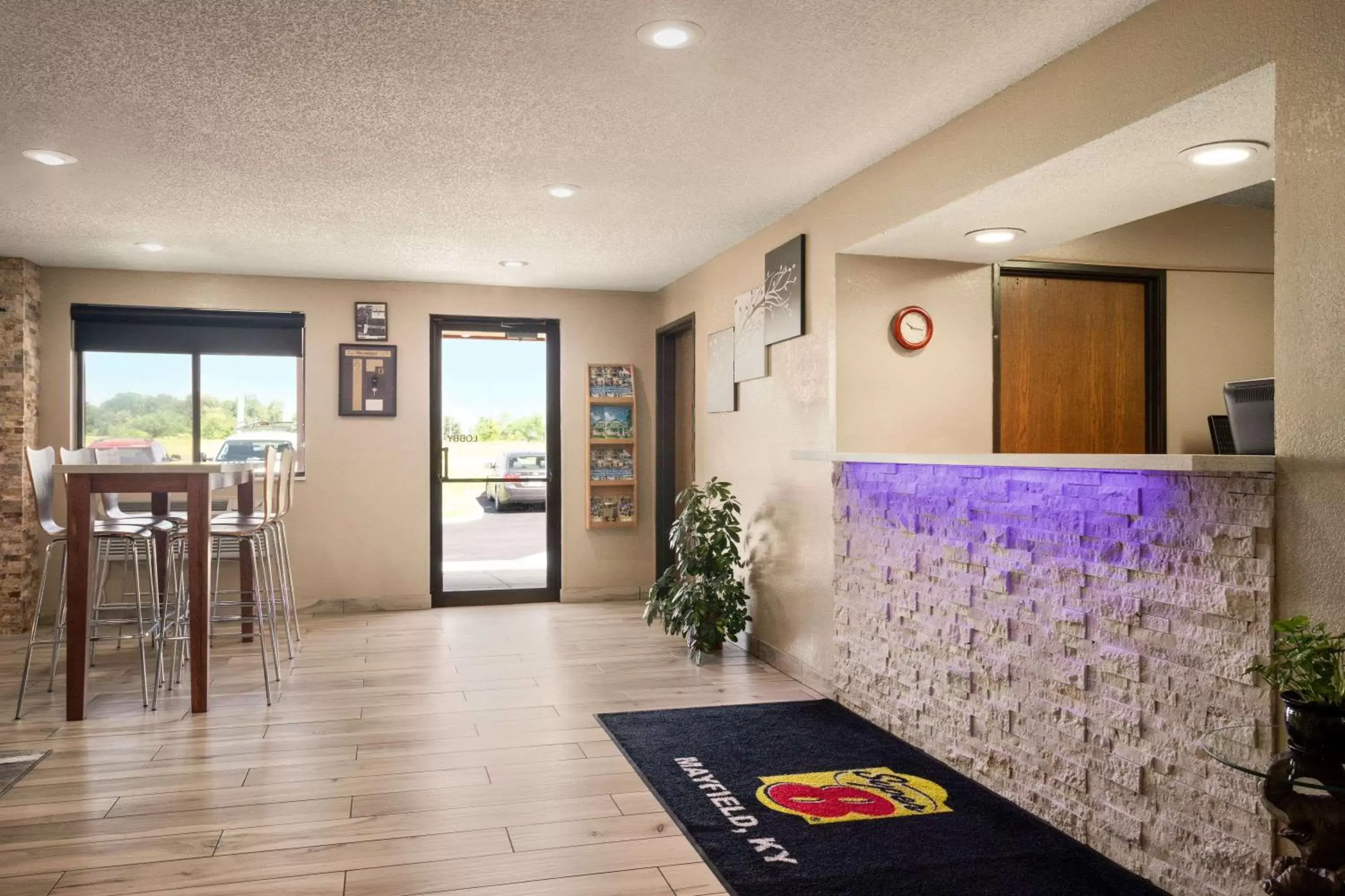 Lobby or reception in Super 8 by Wyndham Mayfield Lobby or reception in Super 8 by Wyndham Mayfield