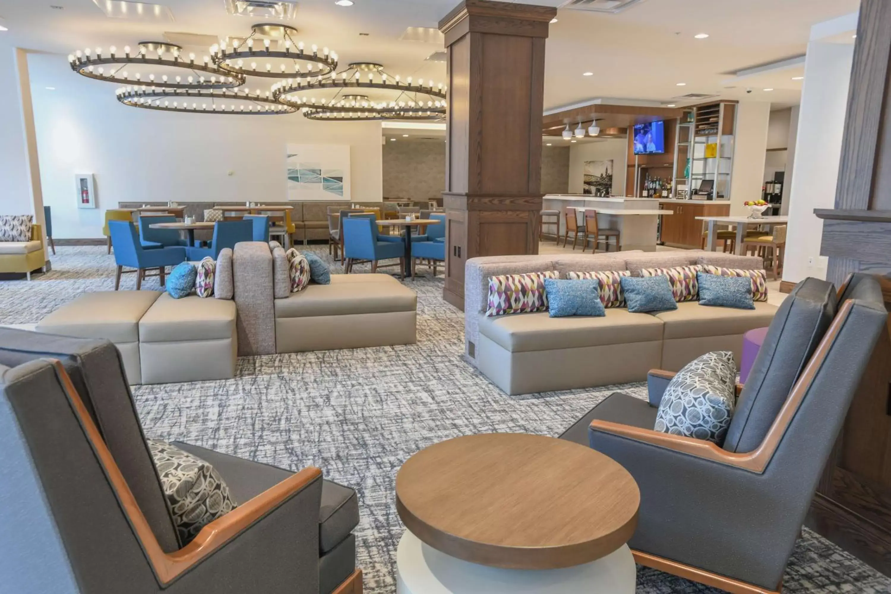 Lobby or reception, Lounge/Bar in Hilton Garden Inn Cincinnati Midtown