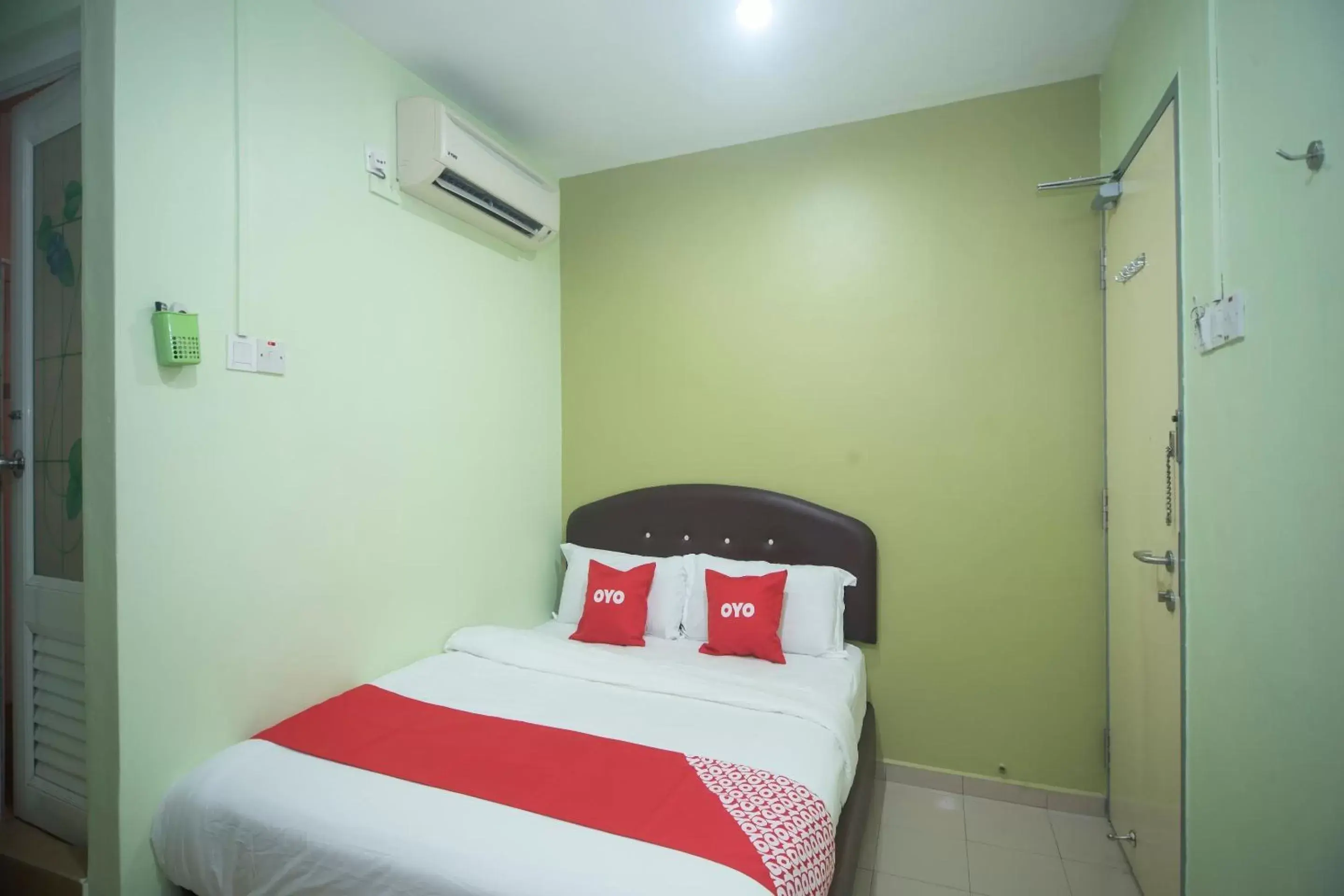 Bedroom, Bed in OYO 44016 Rafik Ali Motel