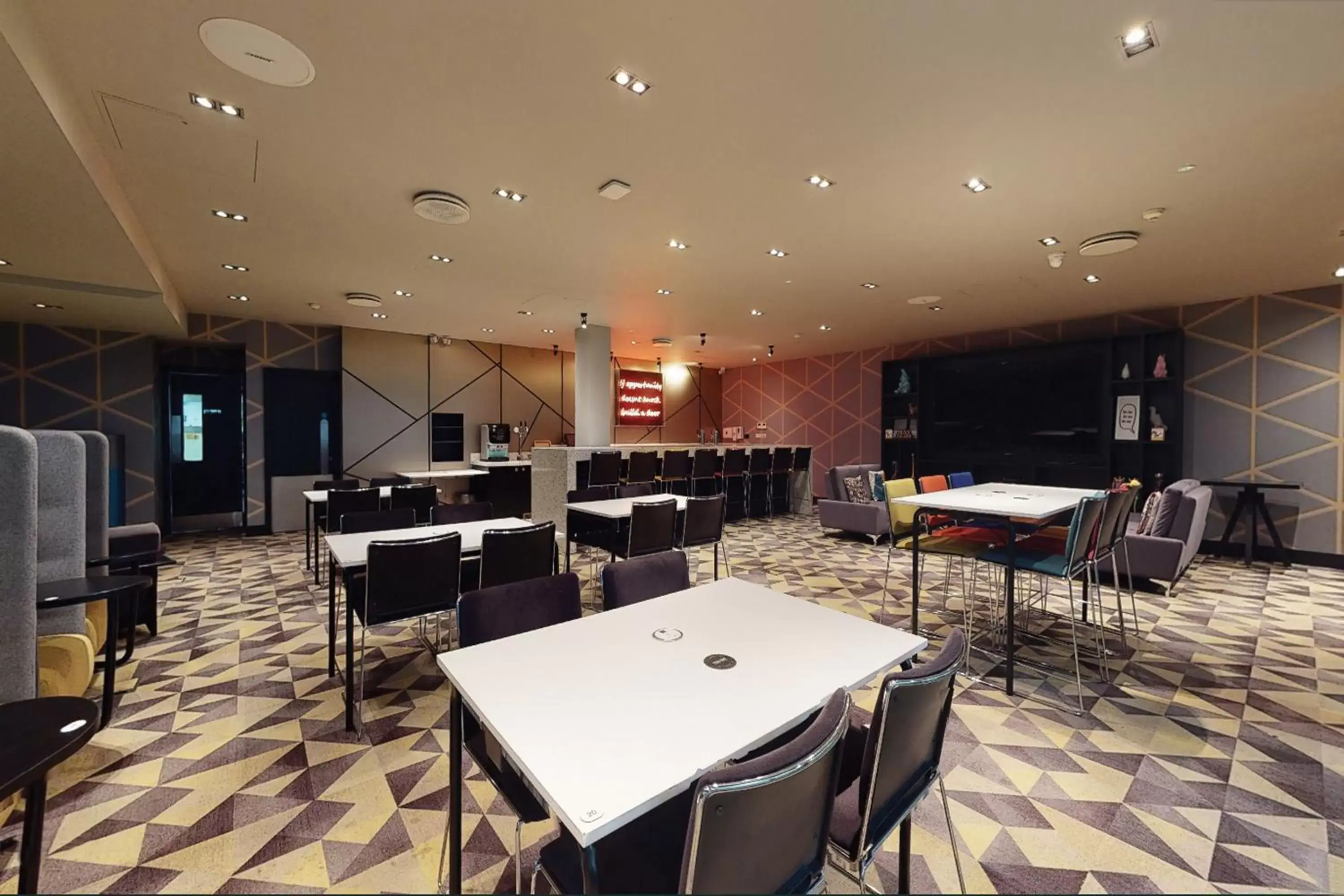 Business facilities, Restaurant/Places to Eat in Village Hotel Birmingham Dudley