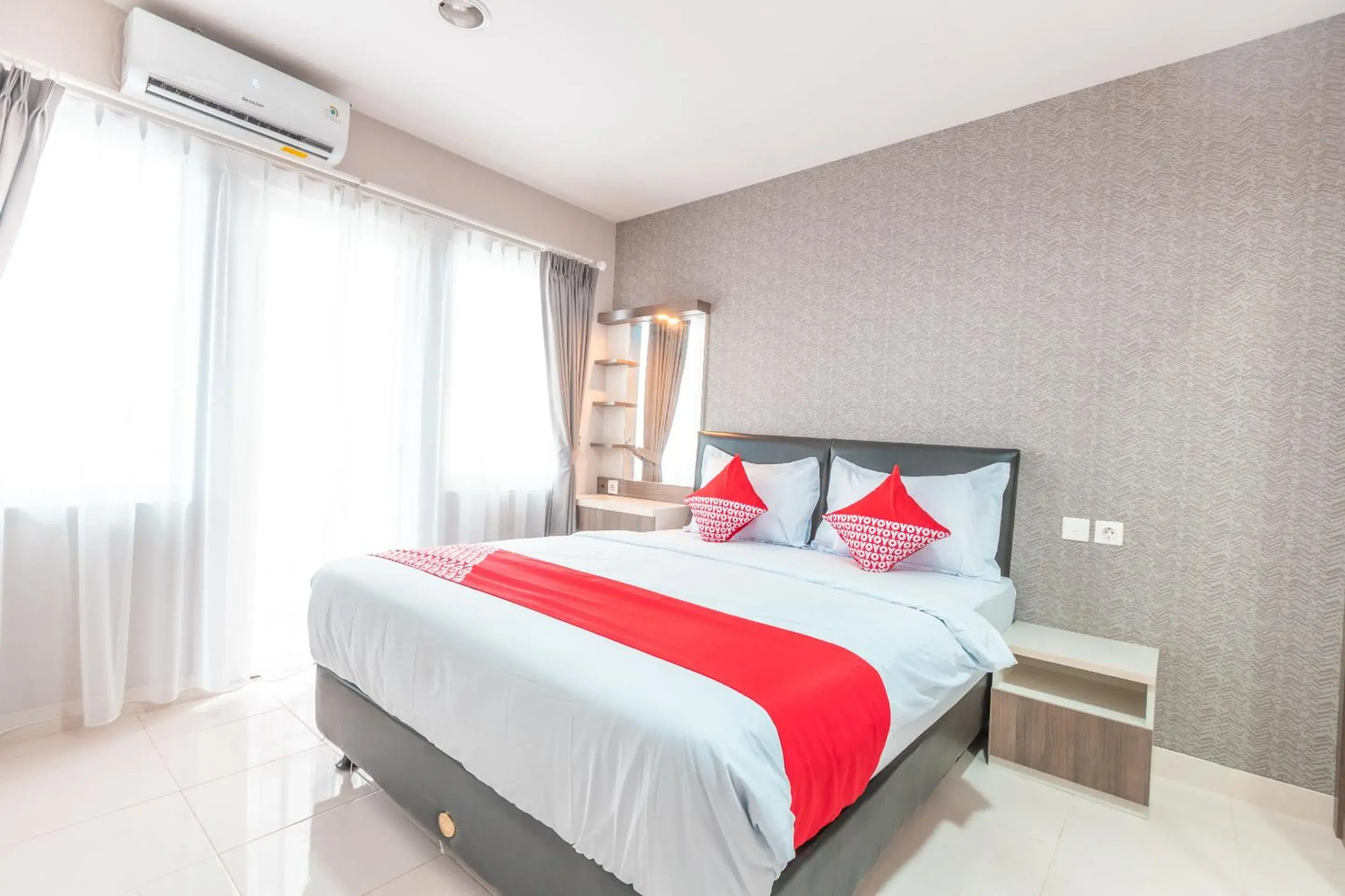 Bedroom, Bed in OYO 1948 Apartement Sentul Tower