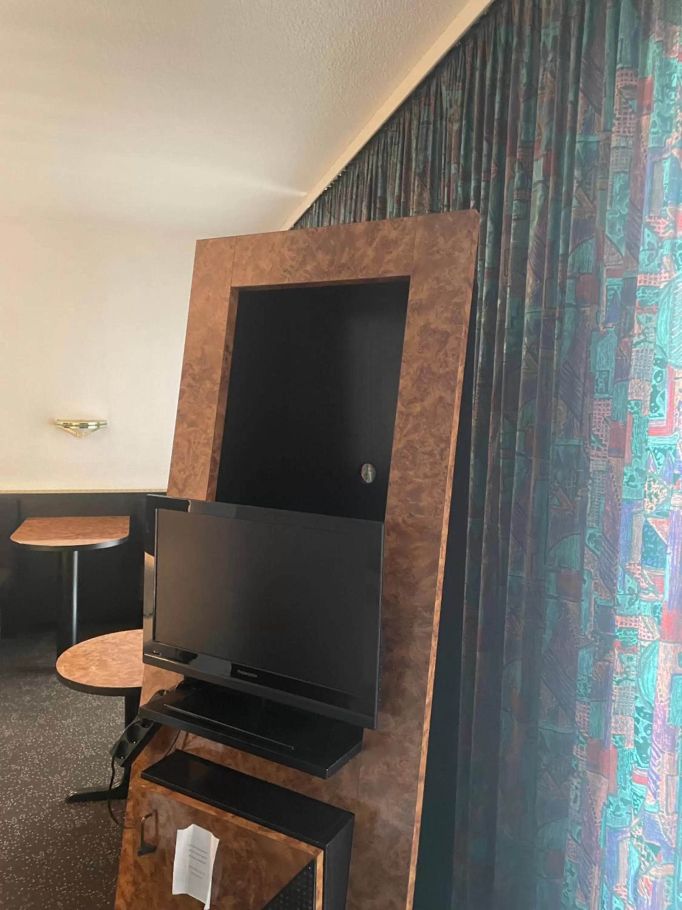 TV and multimedia in Hotel Bitterfelder Hof