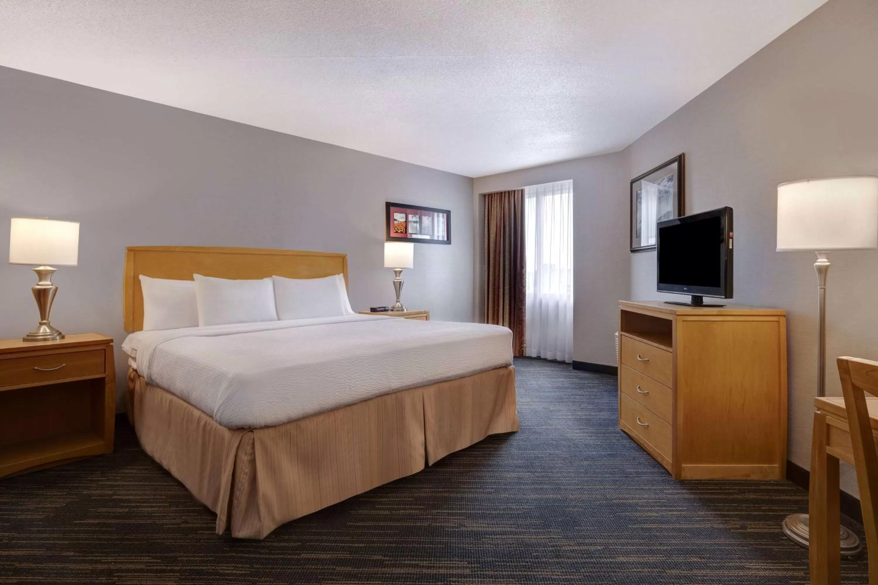 Photo of the whole room, Bed in Days Inn by Wyndham Niagara Falls Near The Falls
