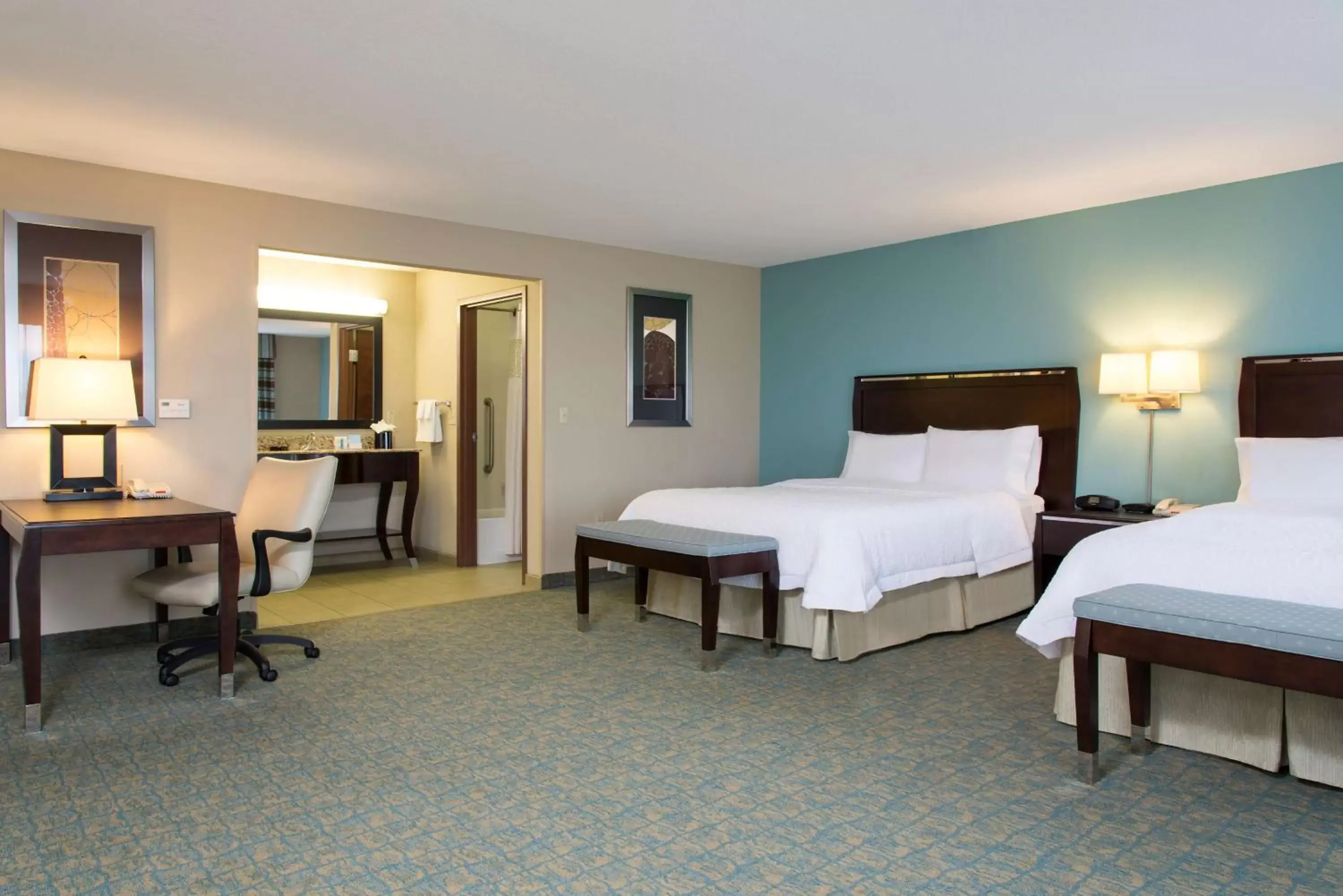 Bed in Hampton Inn & Suites Crawfordsville