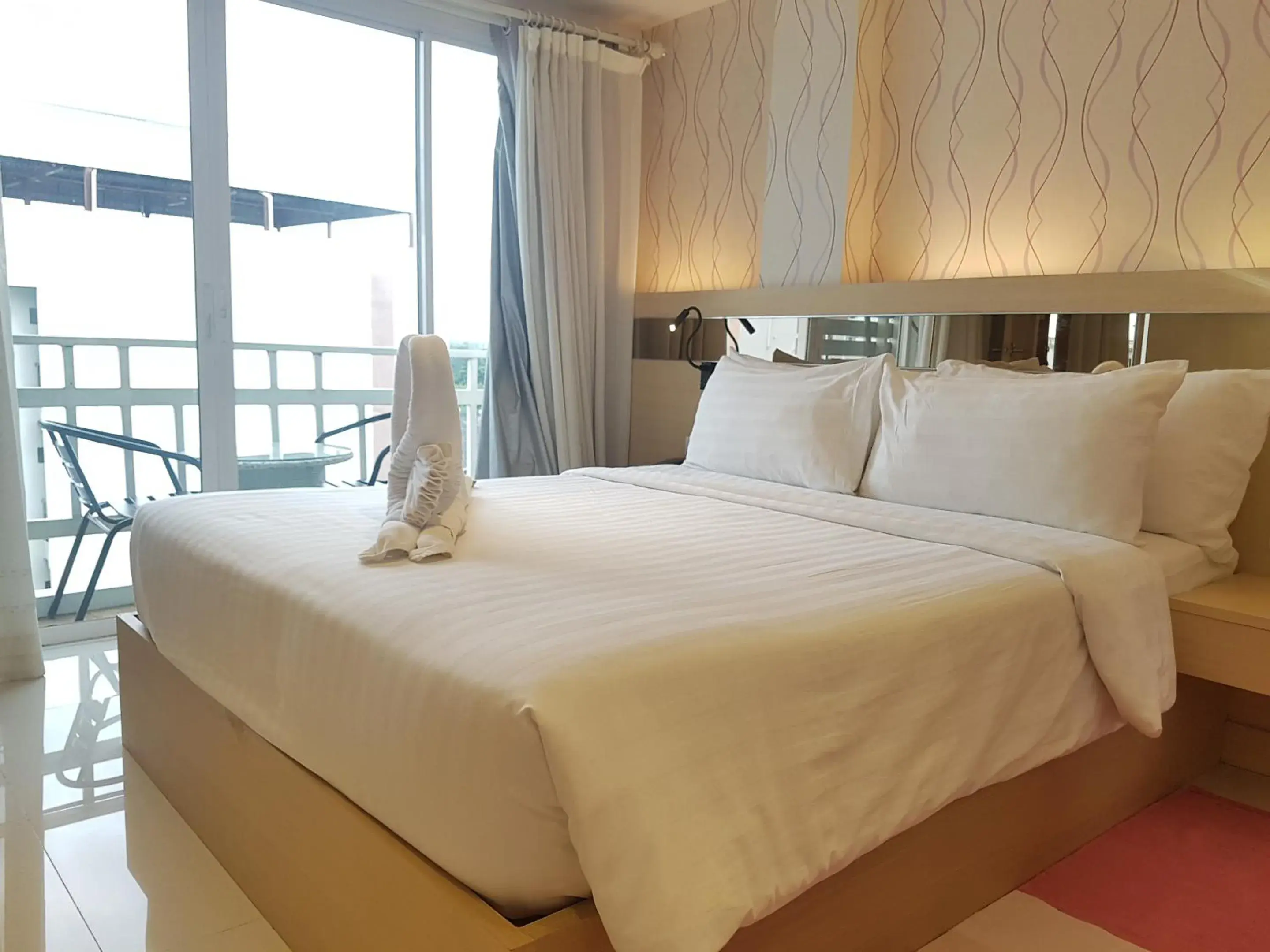 Bed in Kavinburi Green Hotel (SHA Plus)