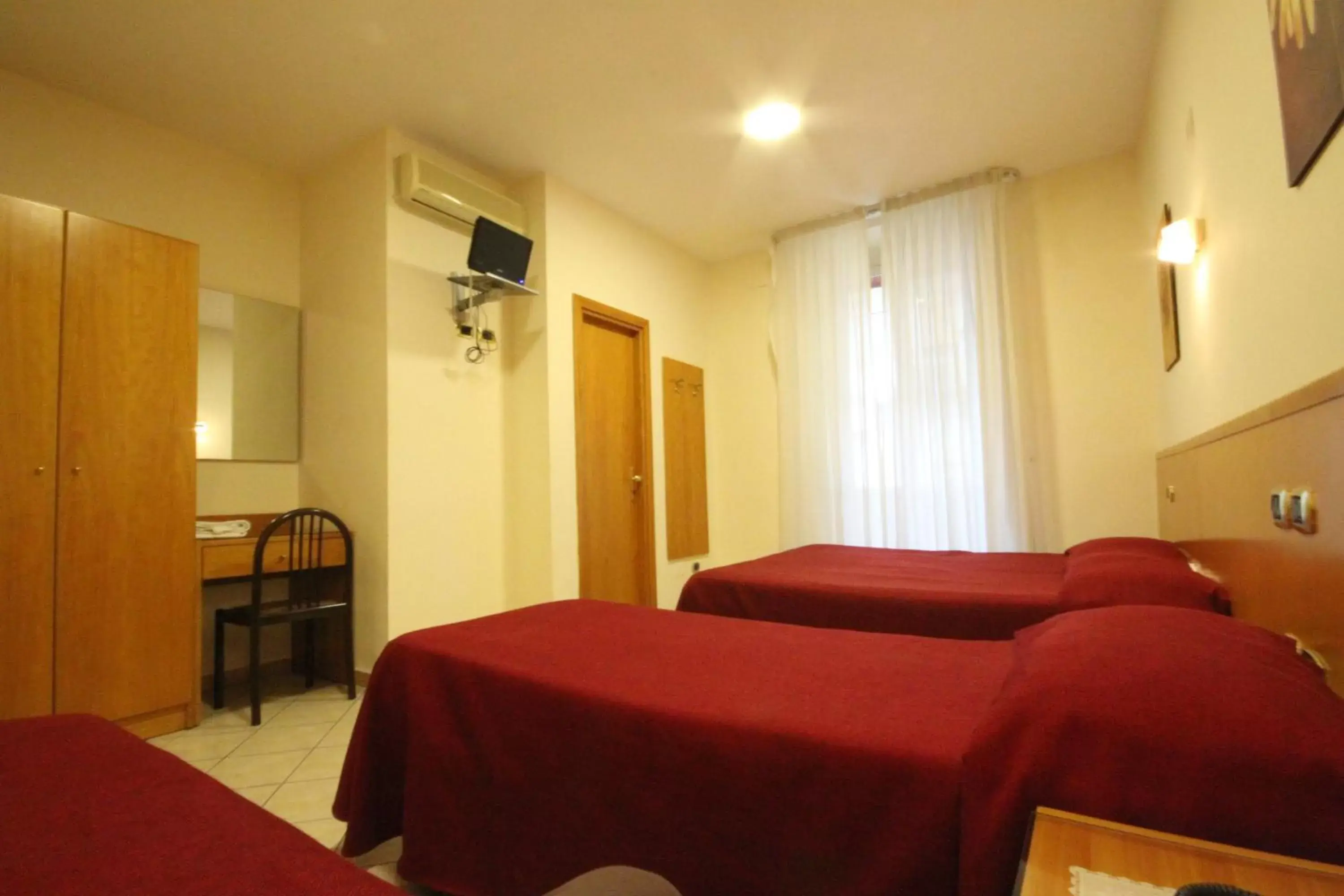 Bedroom in Hotel Zara Napoli