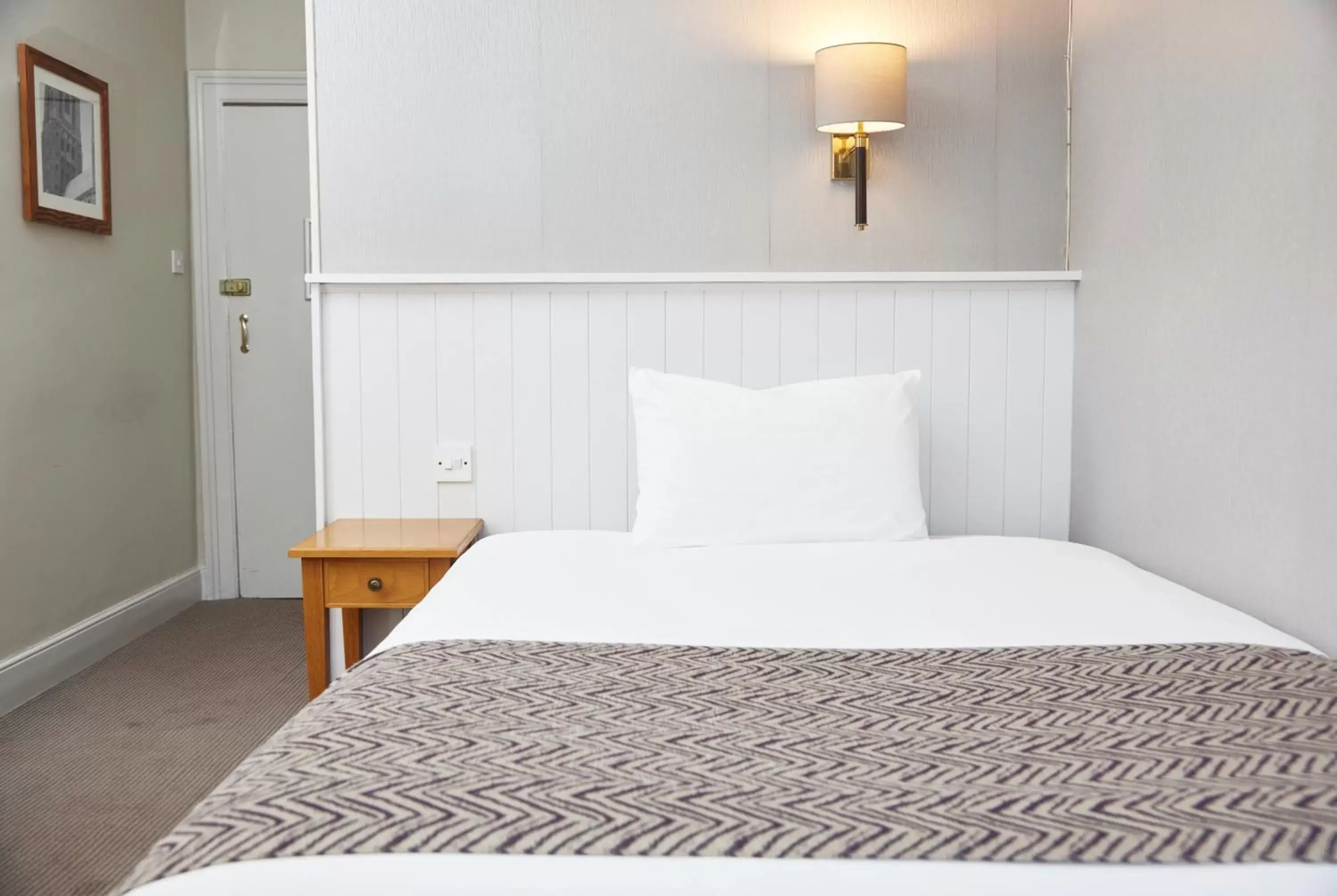 Bedroom, Bed in Lamb Hotel by Greene King Inns