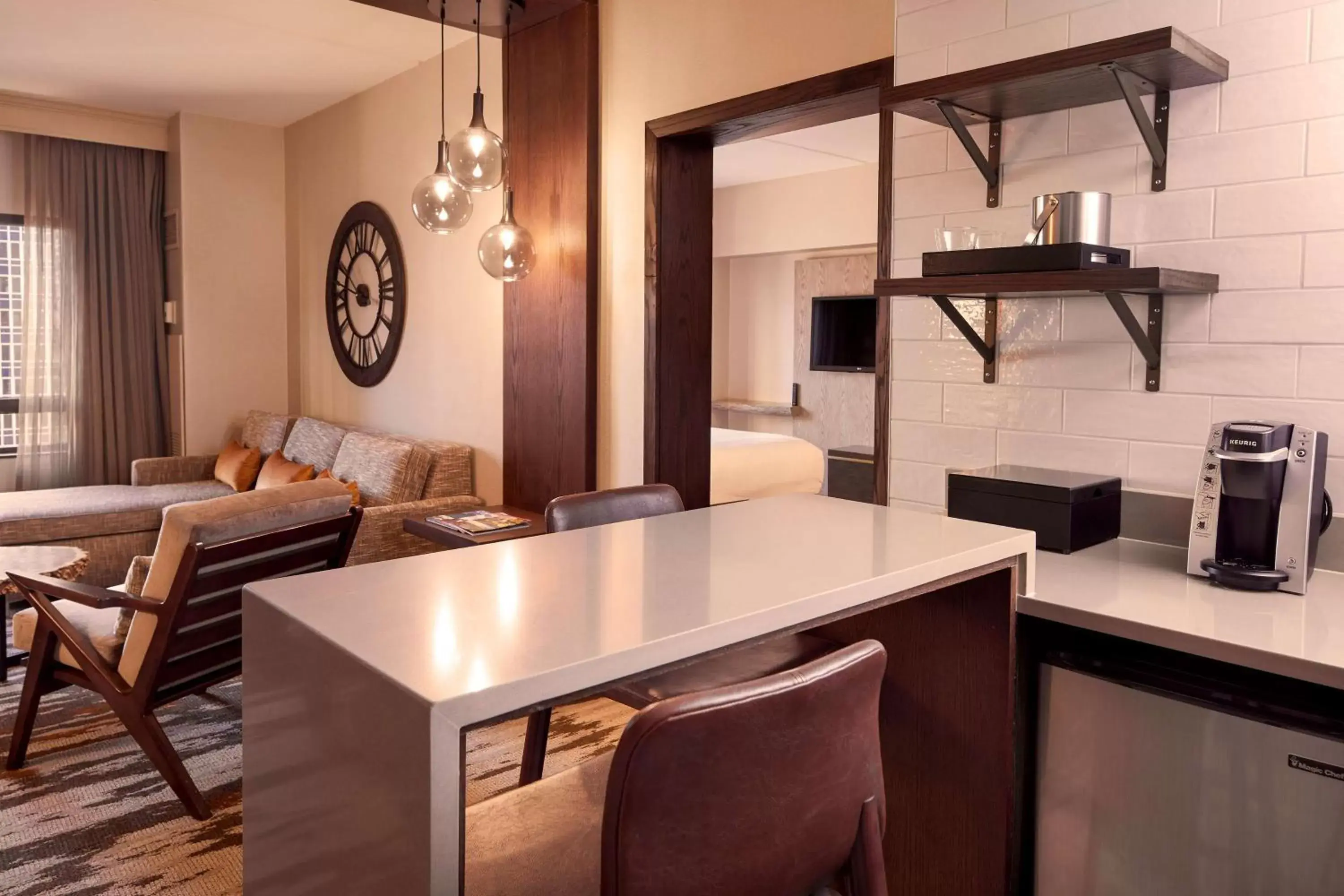 Bedroom, Kitchen/Kitchenette in Hilton Denver City Center