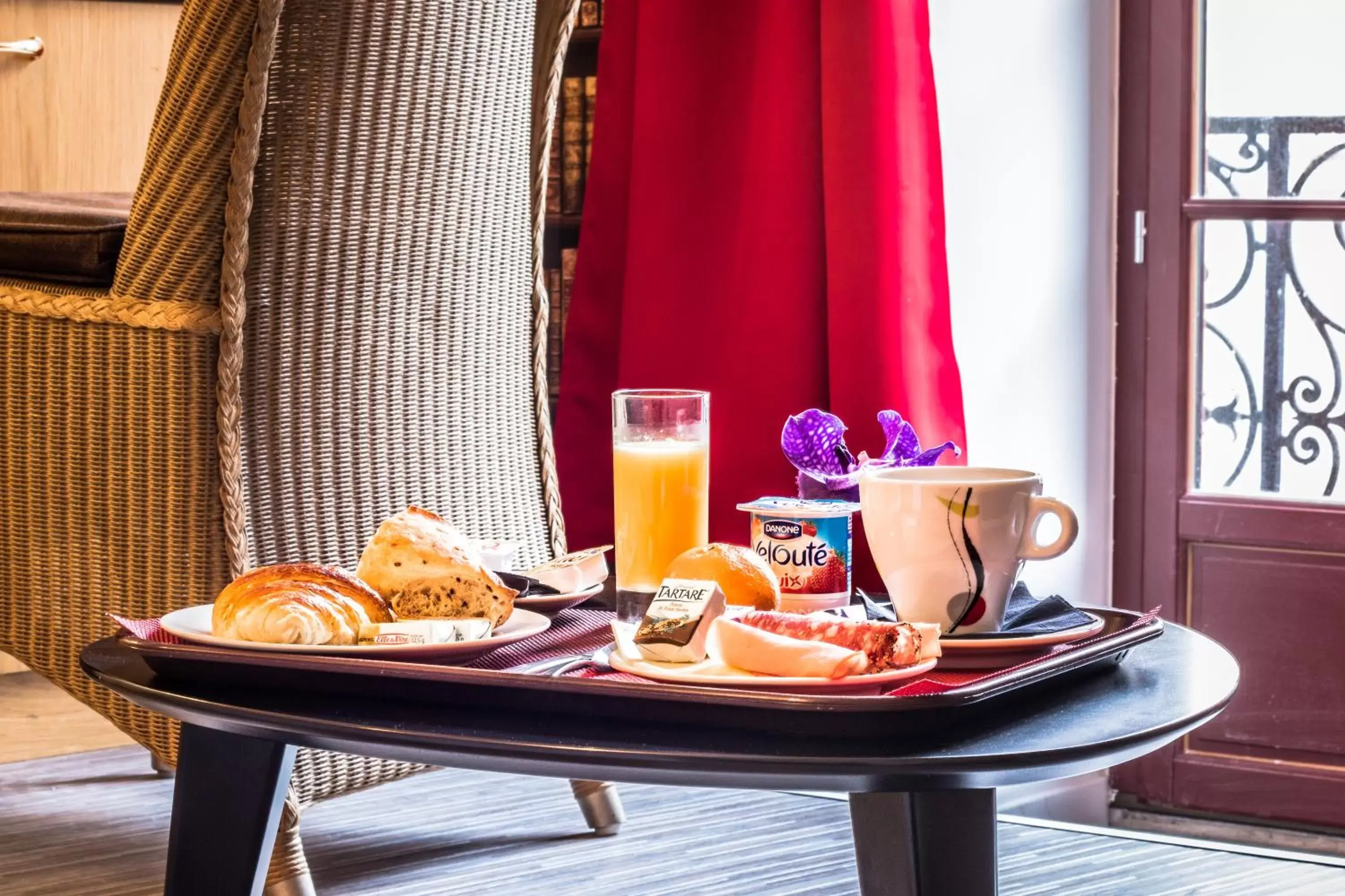 Breakfast in Théâtre Hôtel Chambéry