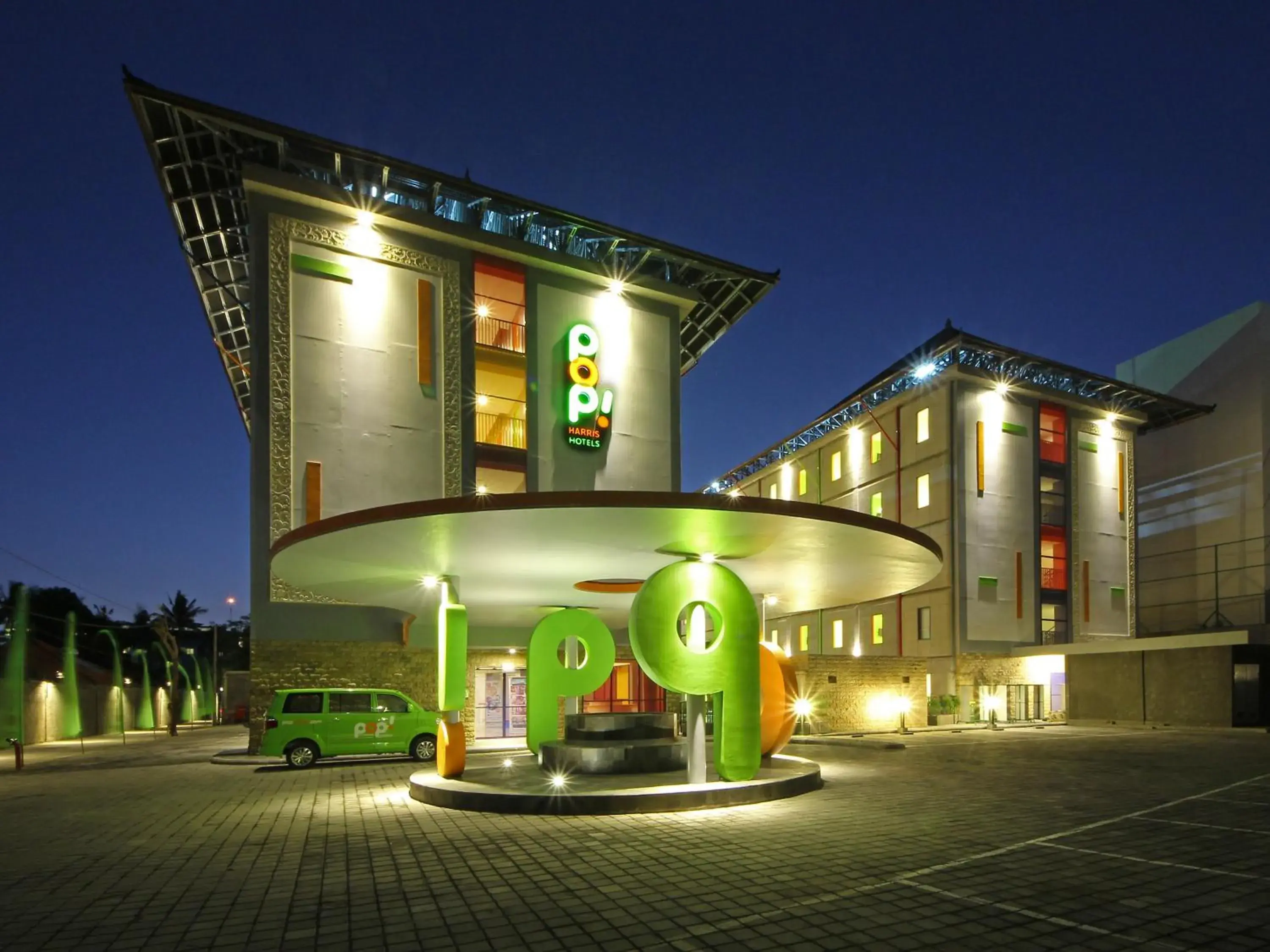 Facade/entrance, Property Building in Pop! Hotel Kuta Beach