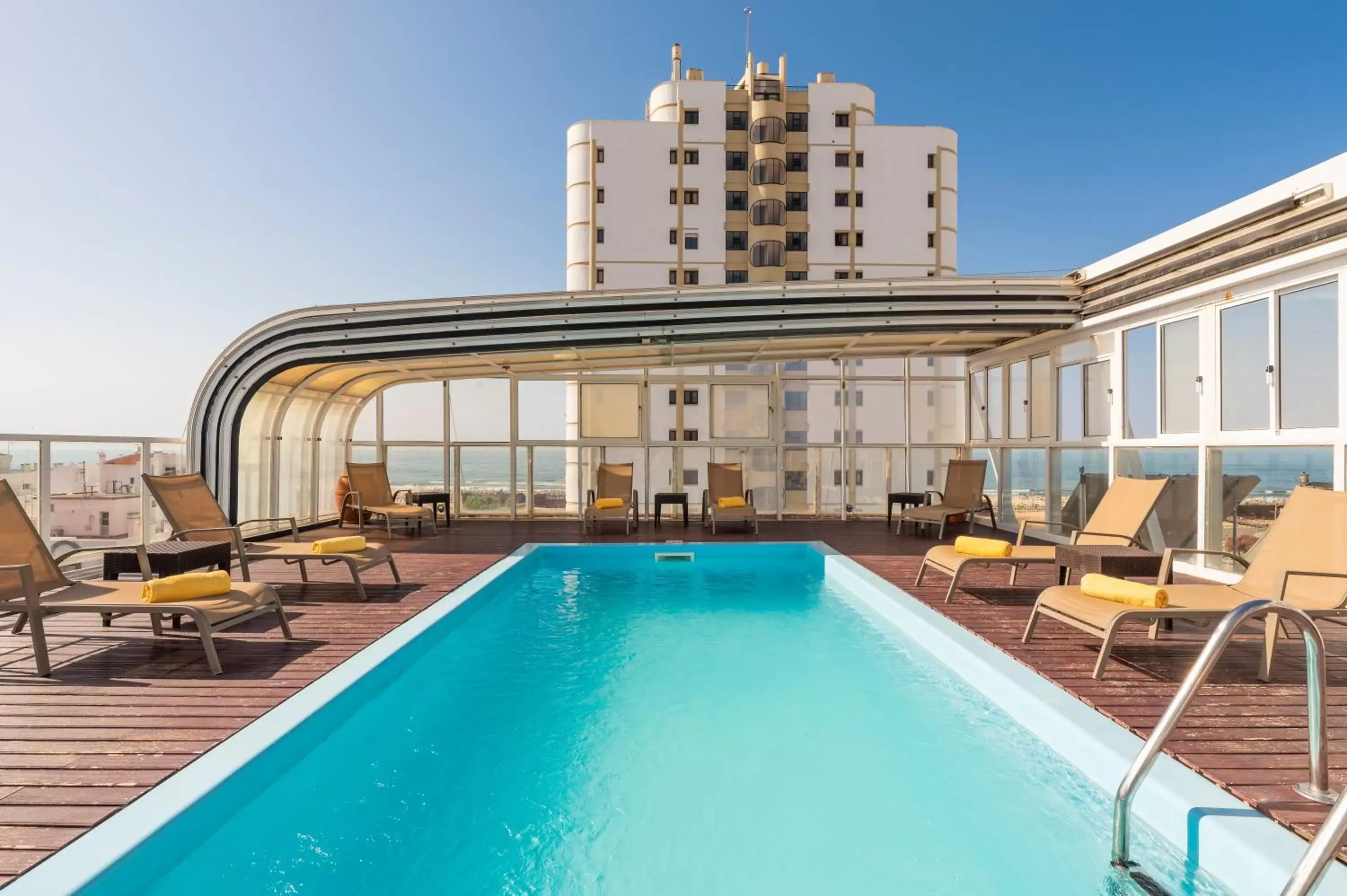 Swimming Pool in Hotel Baía De Monte Gordo