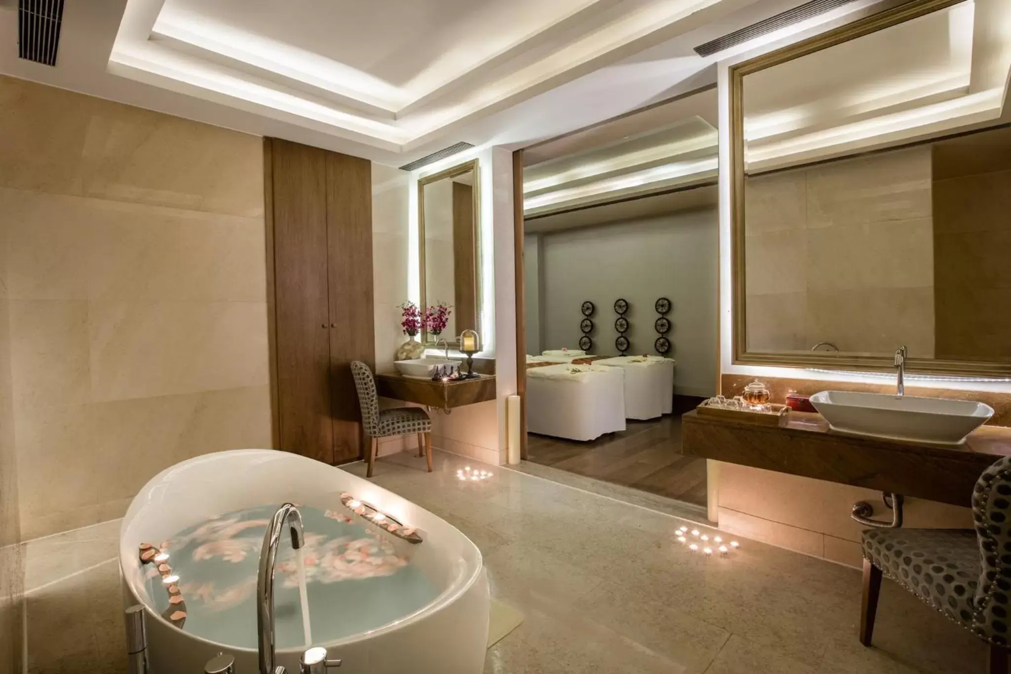 Spa and wellness centre/facilities, Bathroom in Crowne Plaza Hefei, an IHG Hotel