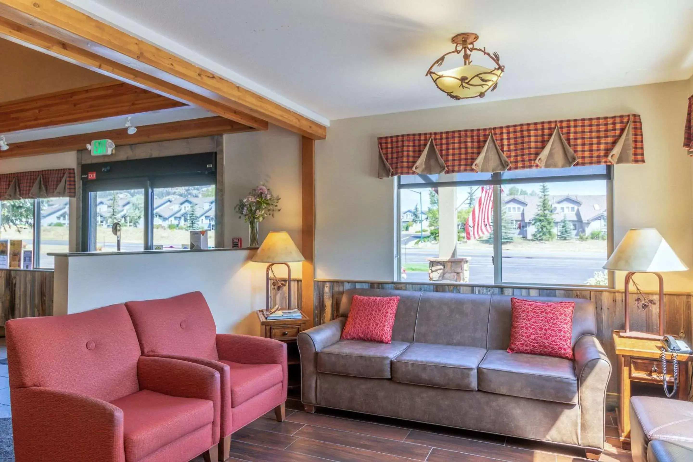 Lobby or reception, Seating Area in Quality Inn near Rocky Mountain National Park