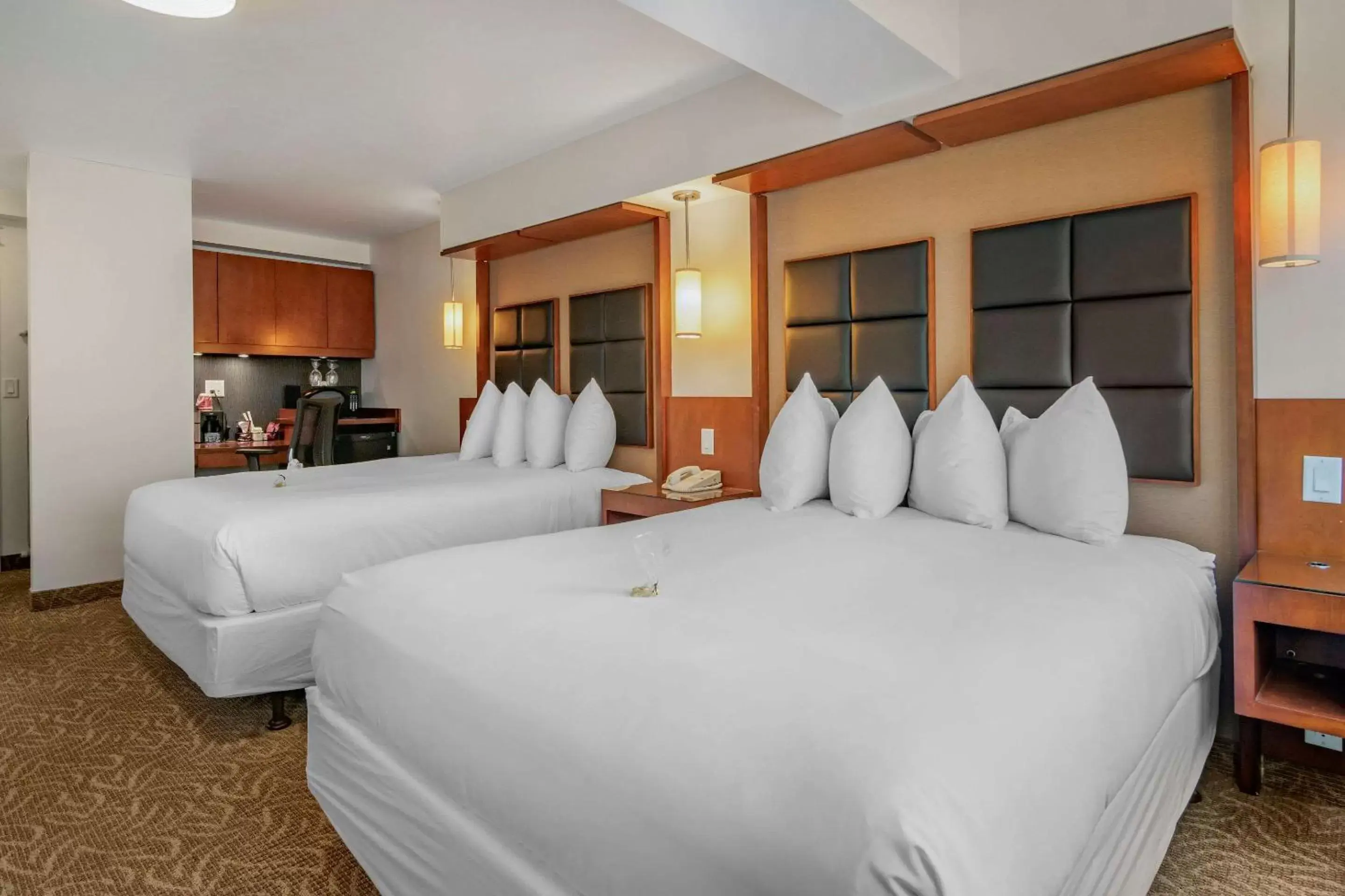 Photo of the whole room, Bed in Hotel Penticton, Ascend Hotel Collection