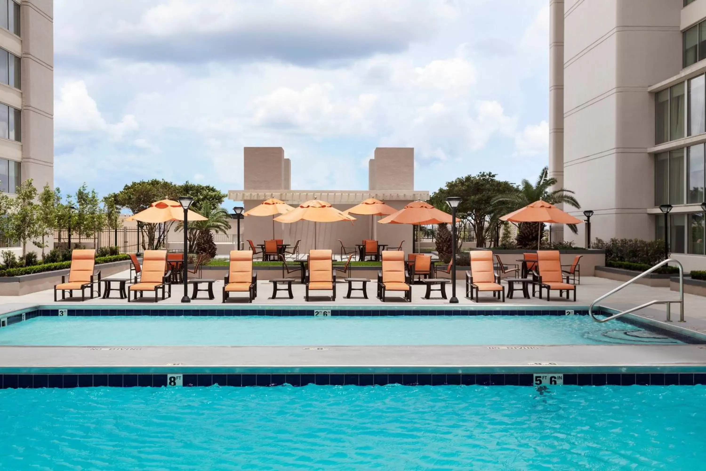 Swimming Pool in New Orleans Marriott