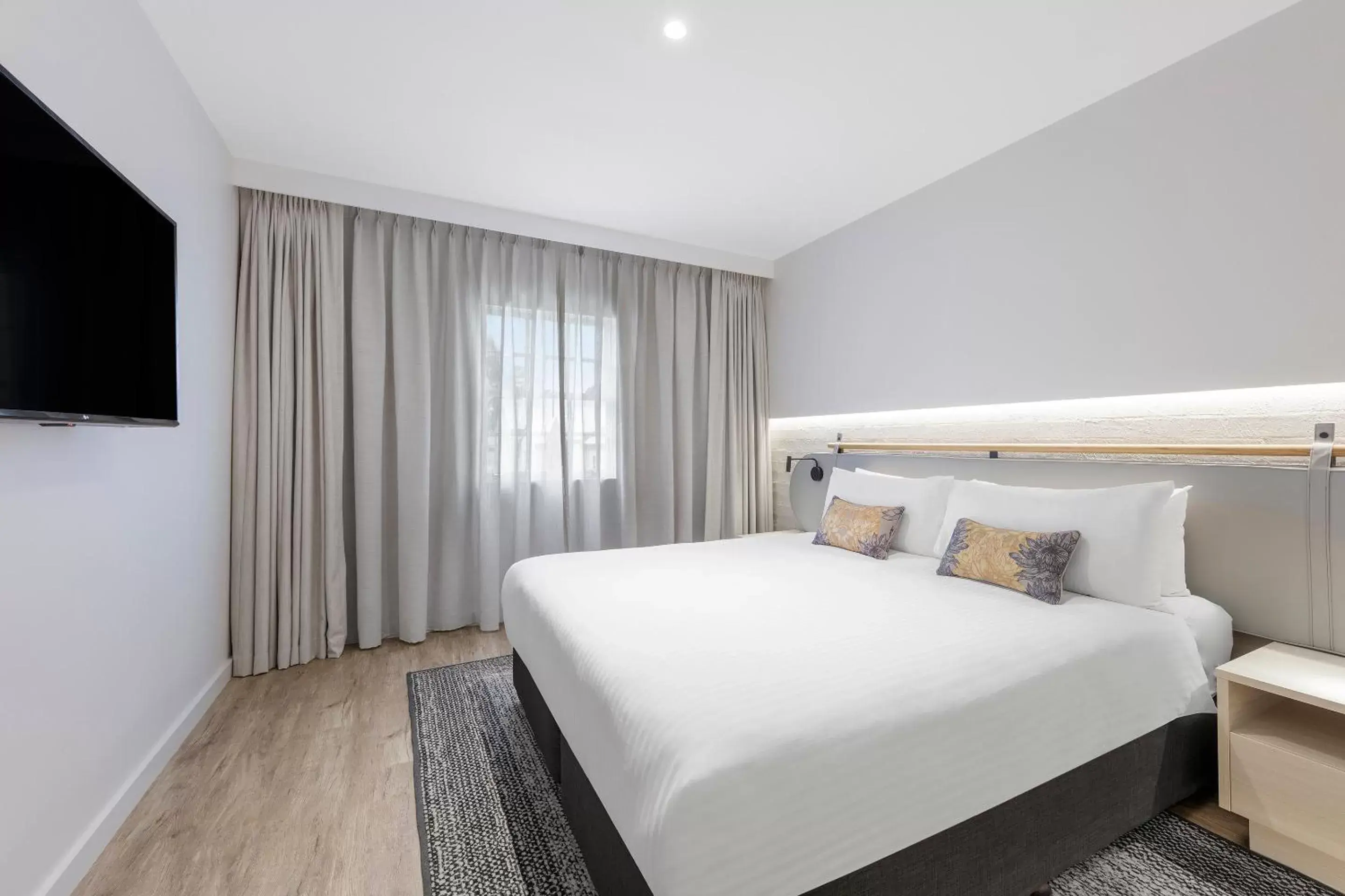 Photo of the whole room, Bed in Crowne Plaza Hawkesbury Valley by IHG Photo of the whole room, Bed in Crowne Plaza Hawkesbury Valley by IHG