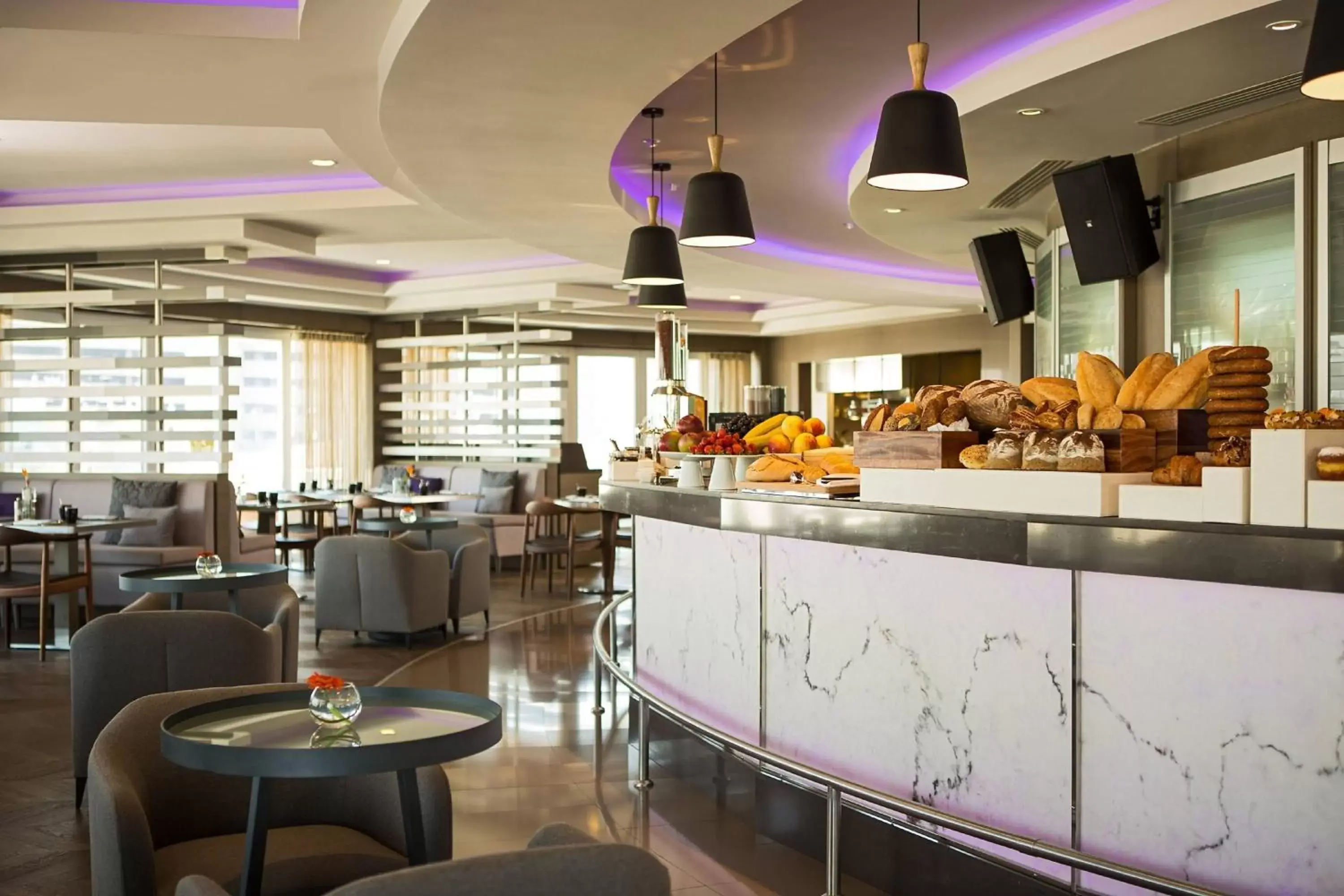 Breakfast, Restaurant/Places to Eat in Renaissance Izmir Hotel