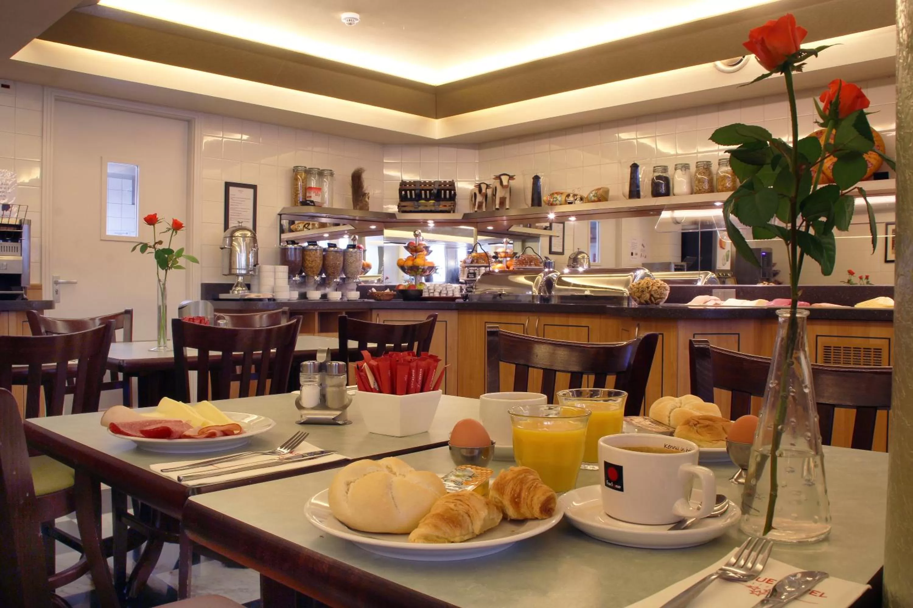 Breakfast in Avenue Hotel