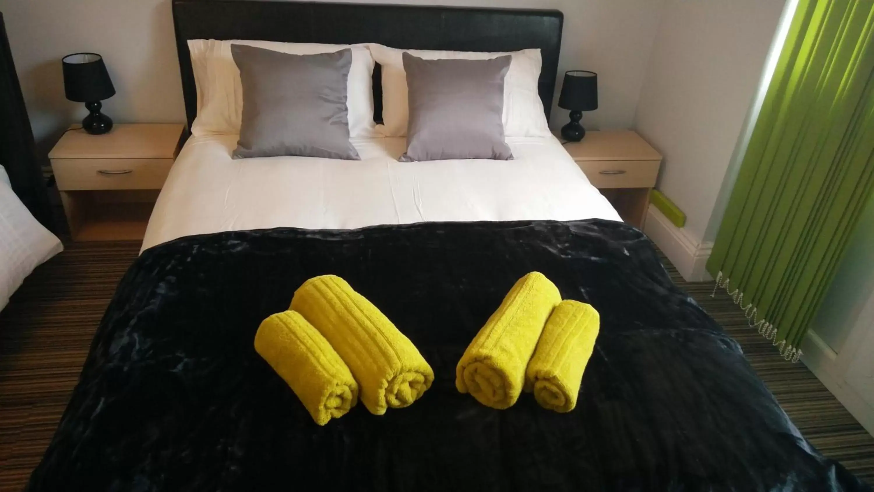 Comfort Quadruple Room in Old Trafford Guest House Comfort Quadruple Room in Old Trafford Guest House