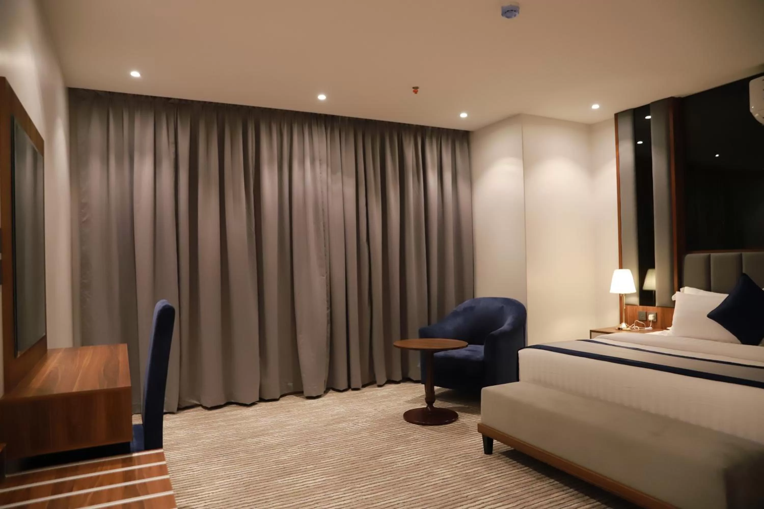 Bedroom, Bed in Tulip View Hotel