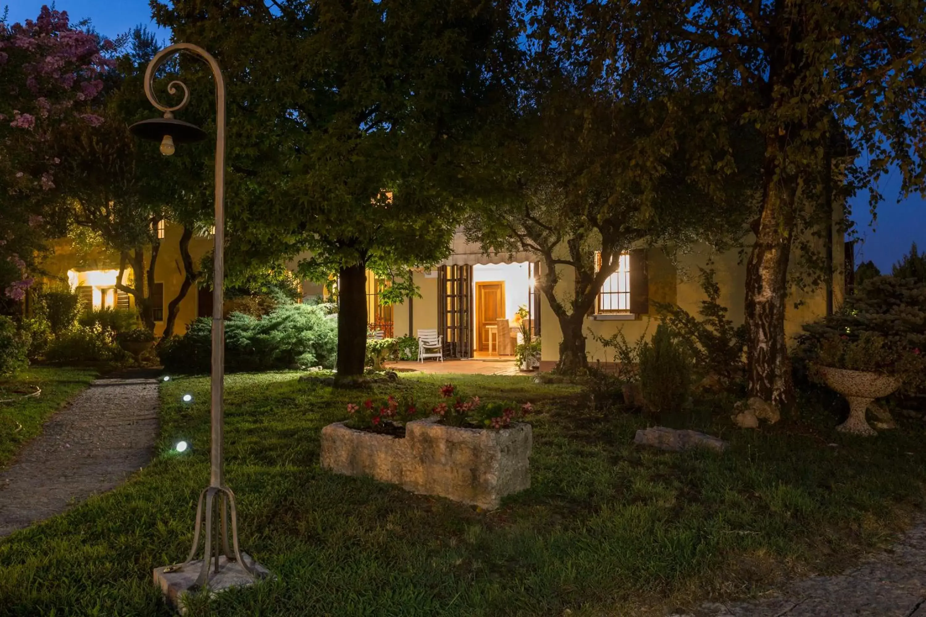 Facade/entrance, Garden in La Dimora di Lara B&B