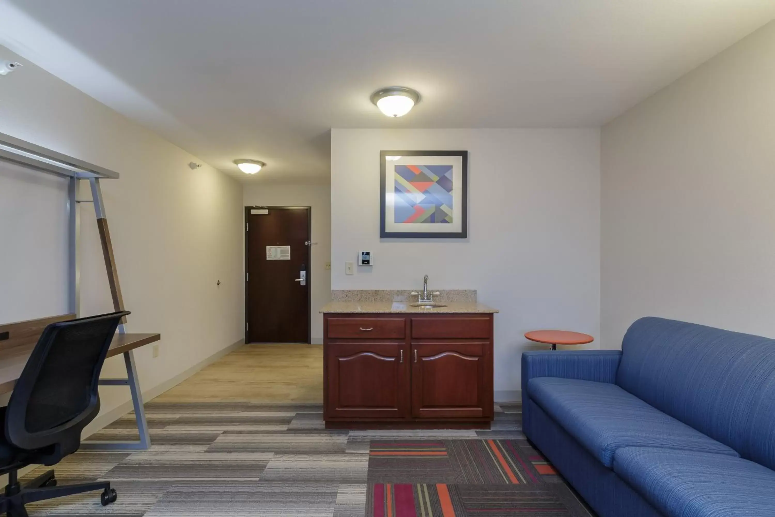 Bedroom, Seating Area in Holiday Inn Express & Suites - South Bend - Notre Dame Univ.