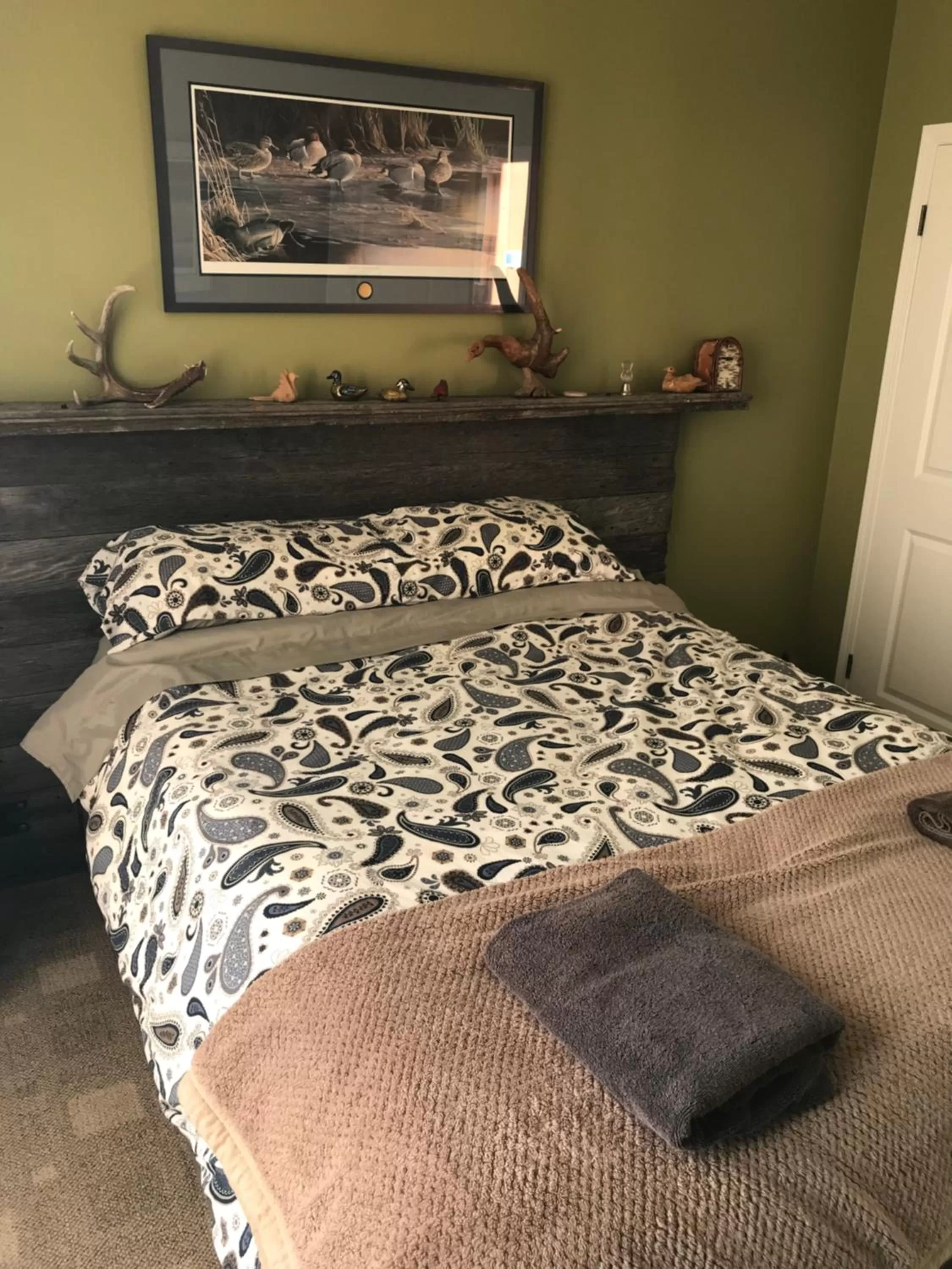 Bed in Pebble Springs BnB