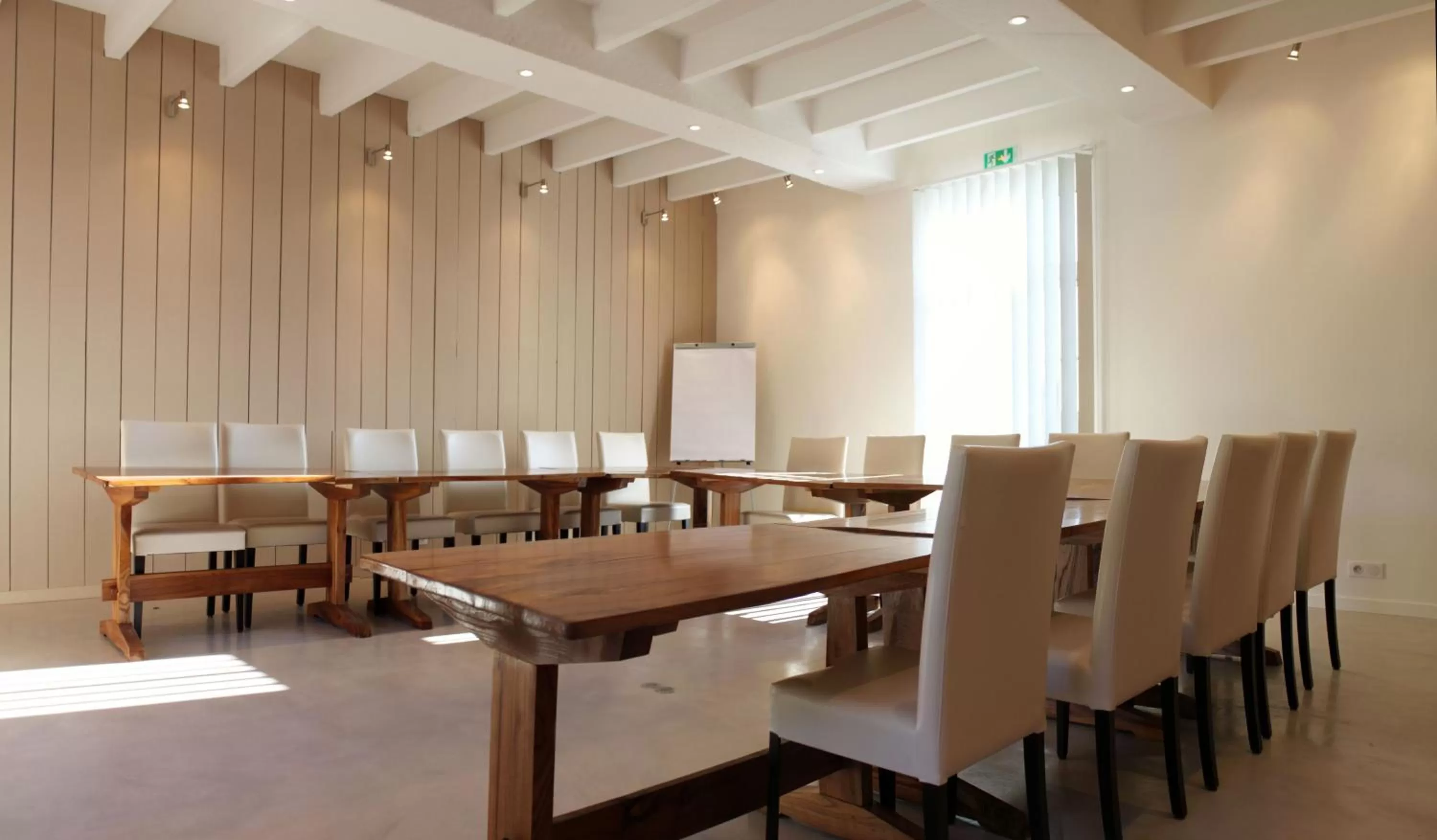 Business facilities, Restaurant/Places to Eat in Clos de la Court d'Aron