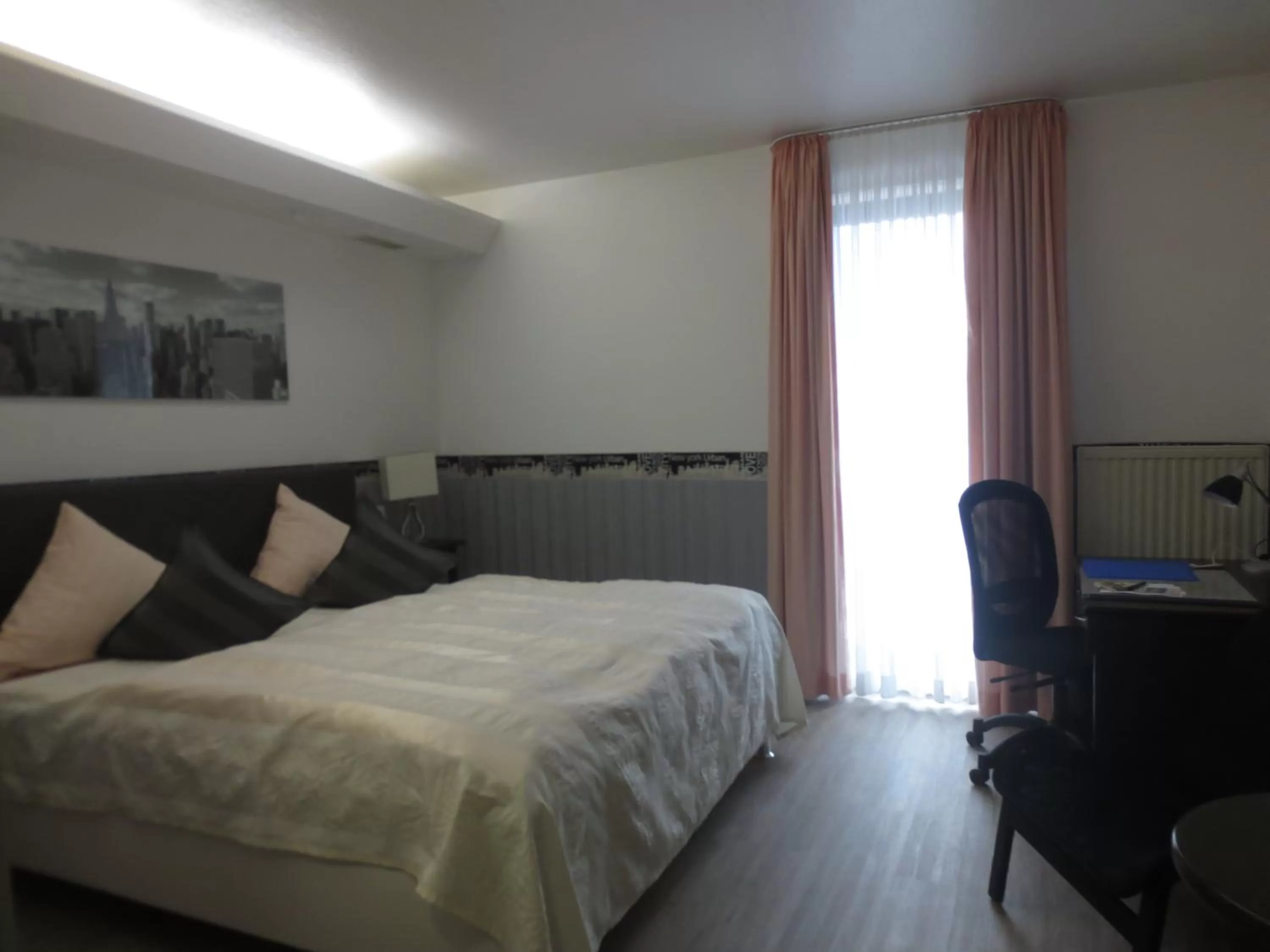 Photo of the whole room, Bed in Hotel Corsten