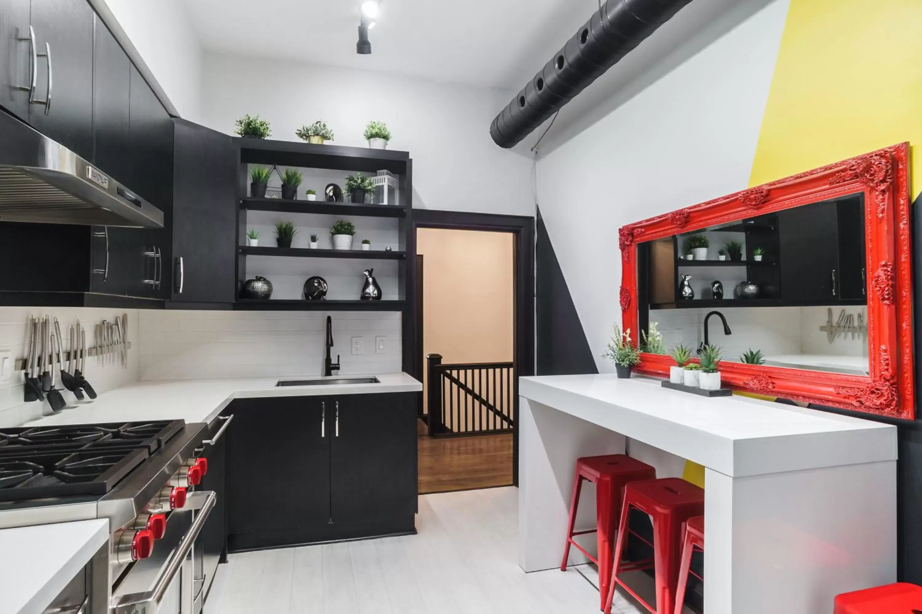 Kitchen or kitchenette, Kitchen/Kitchenette in Queen Street Lofts