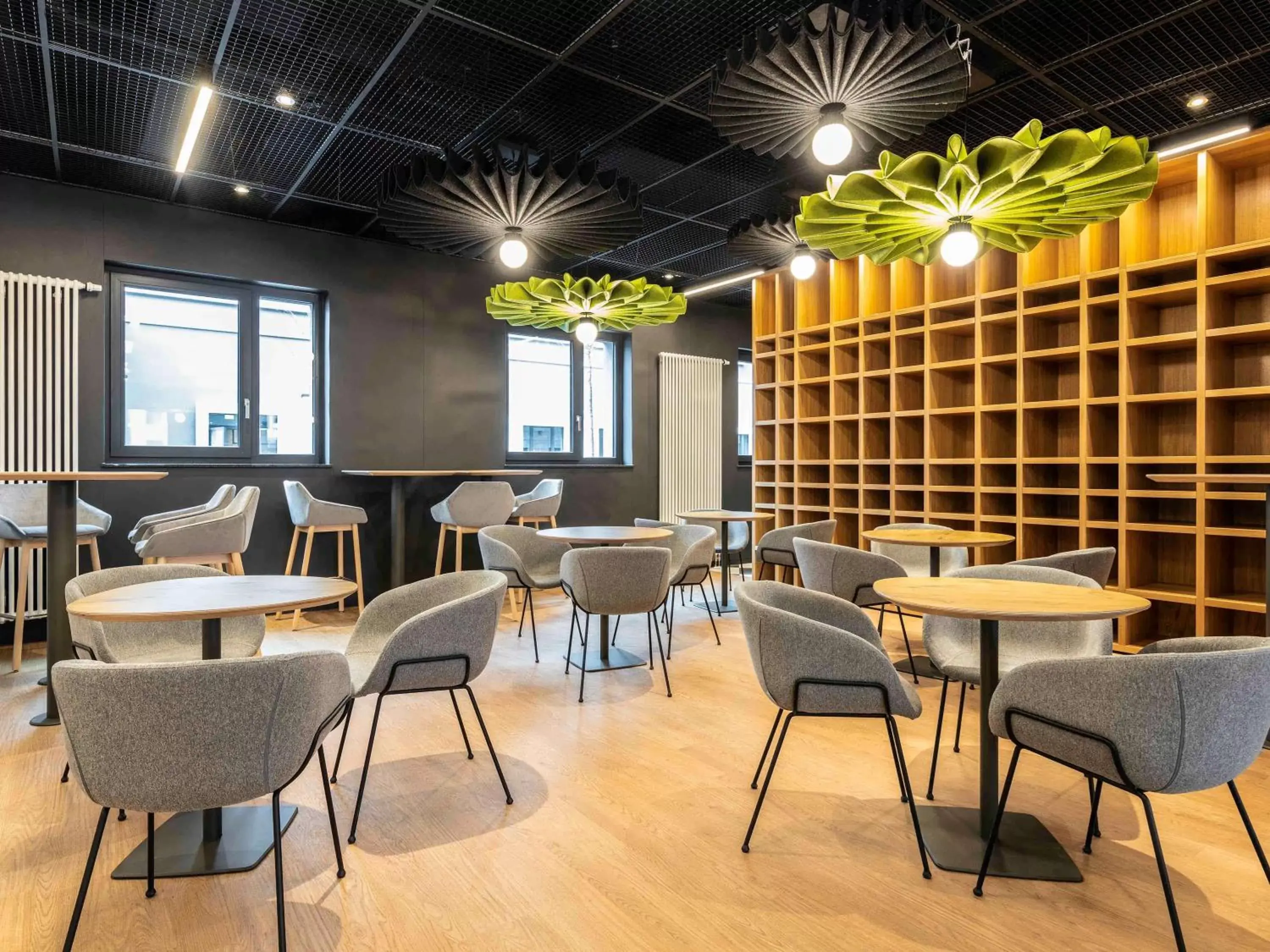 Lounge or bar, Restaurant/Places to Eat in ibis Duesseldorf Airport