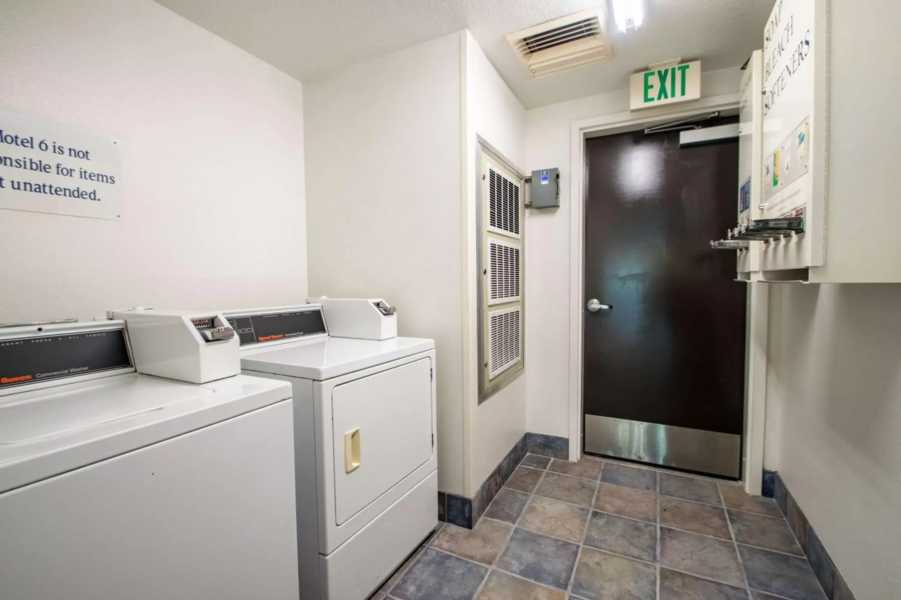 laundry in Motel 6-Portland, OR - North