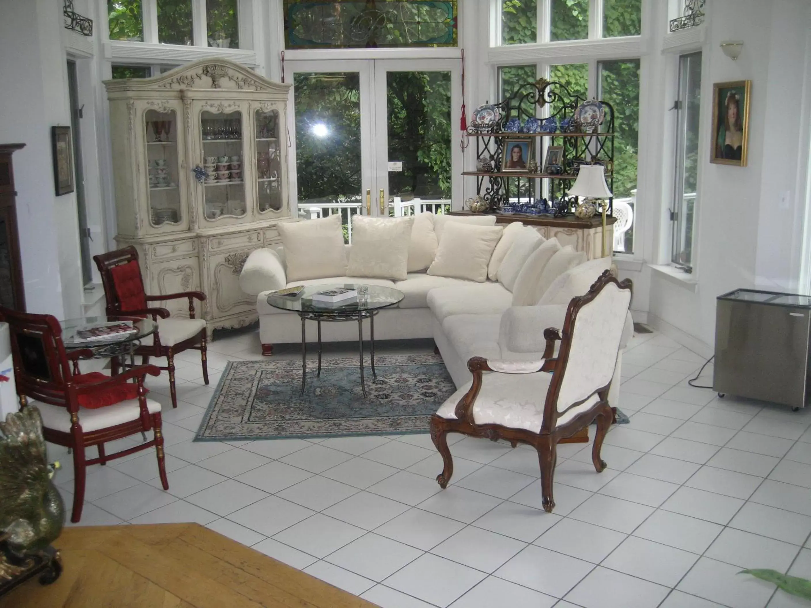 Living room in The Columbia Inn at Peralynna